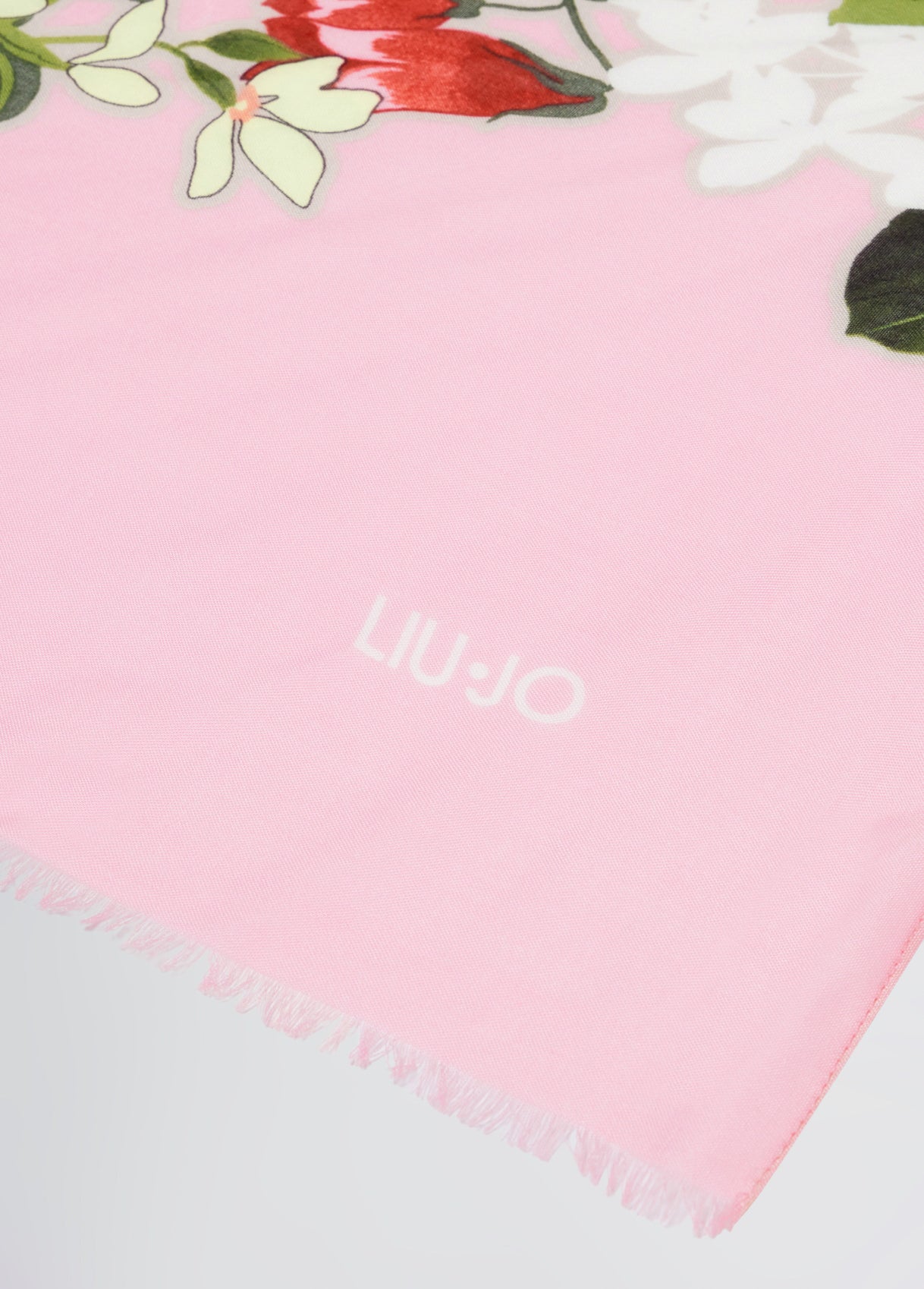 2A5047T030000005T.U.-white