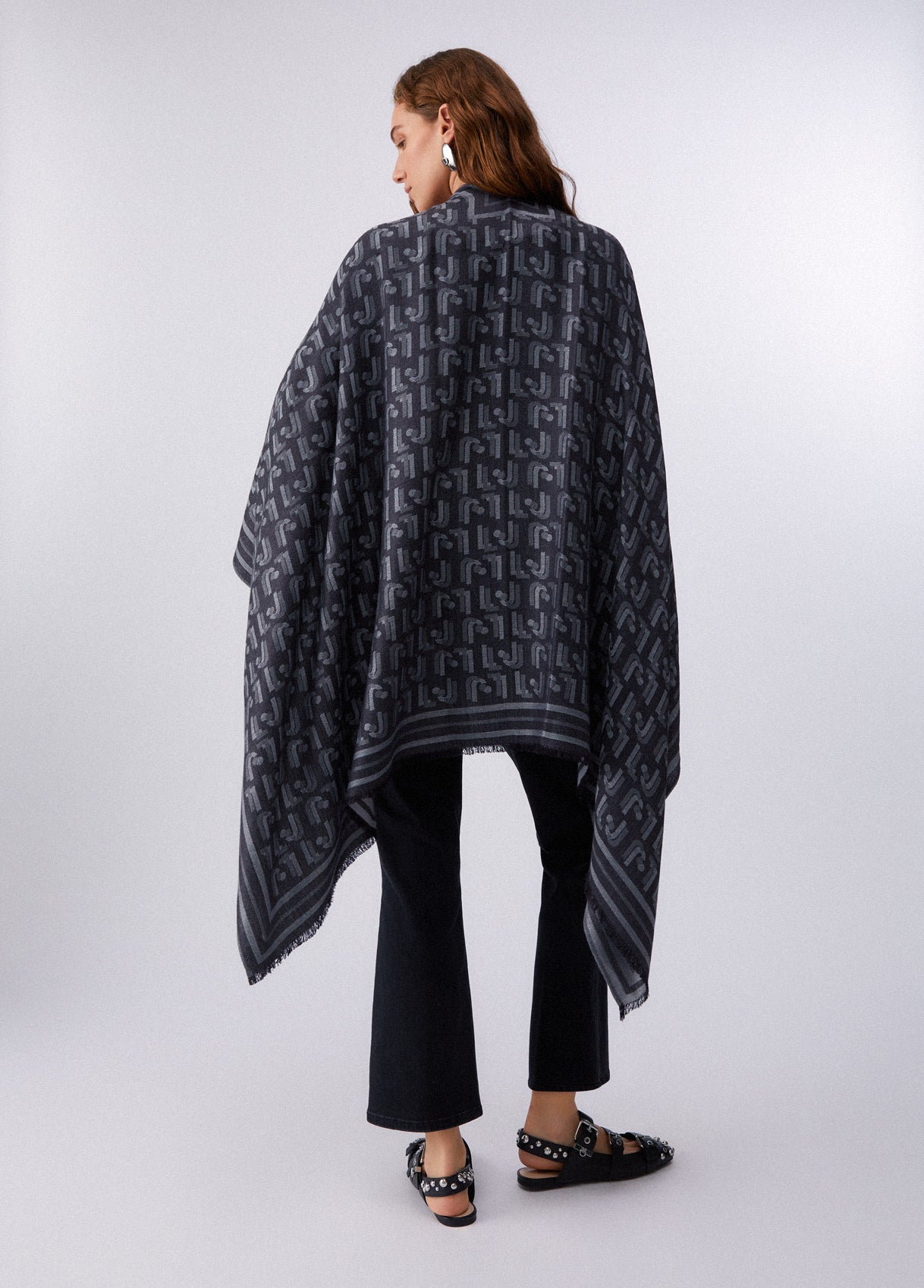 2A6007T030022222T.U.-black