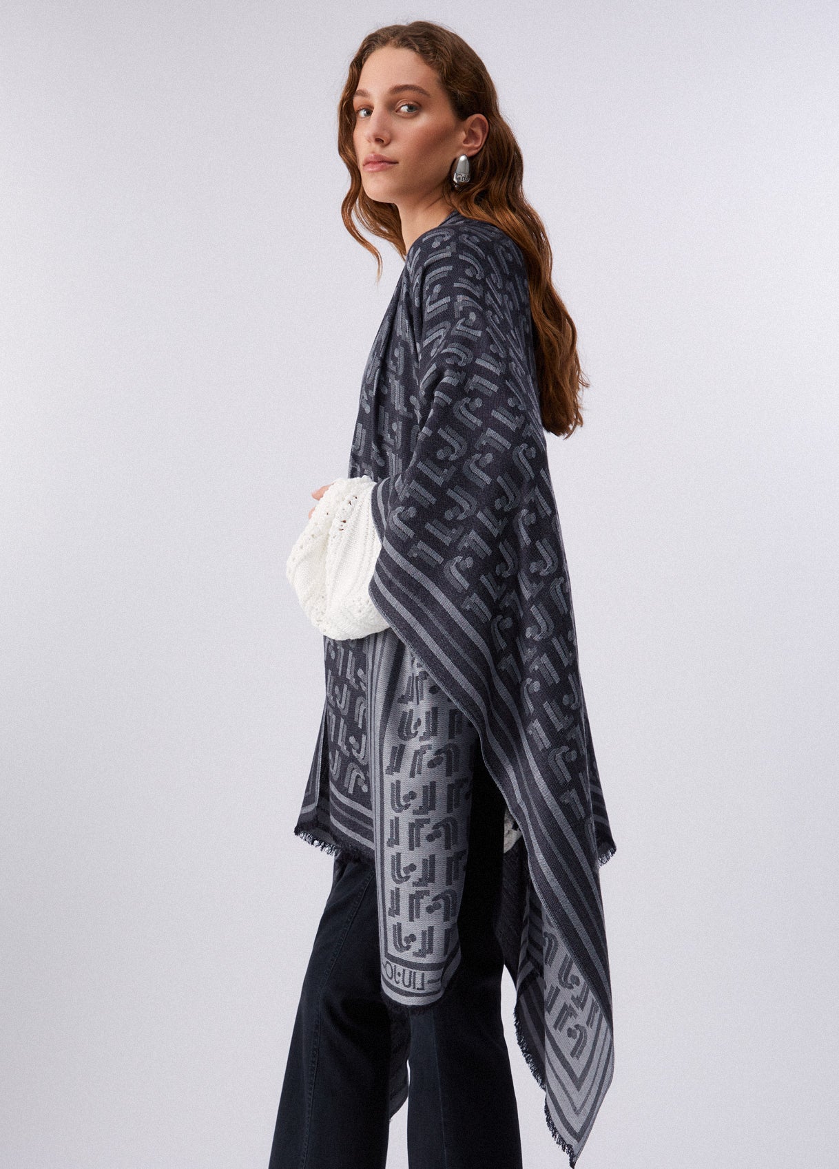 2A6007T030022222T.U.-black