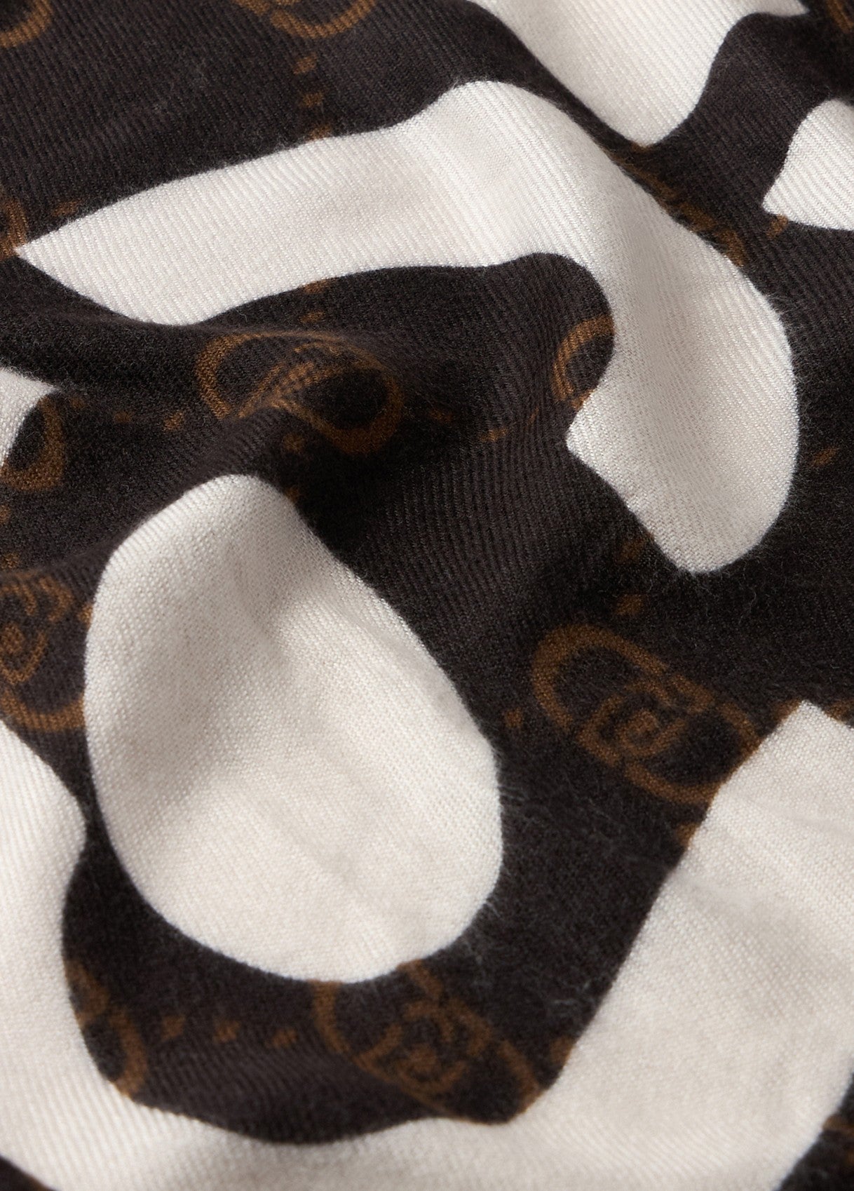 2F5082T030022222T.U.-black