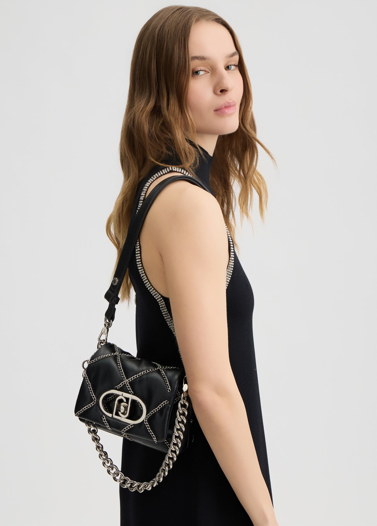 AA5269E000622222T.U.-black