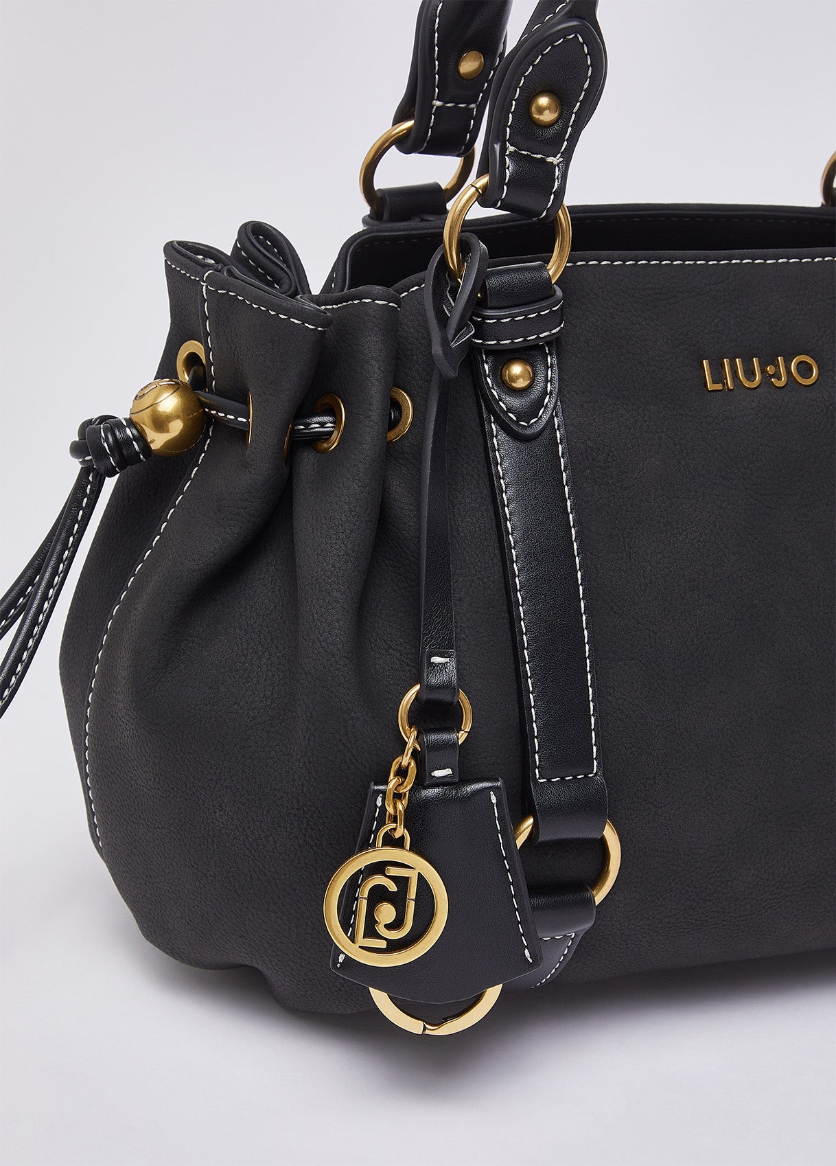 AA6081E111622222T.U.-black