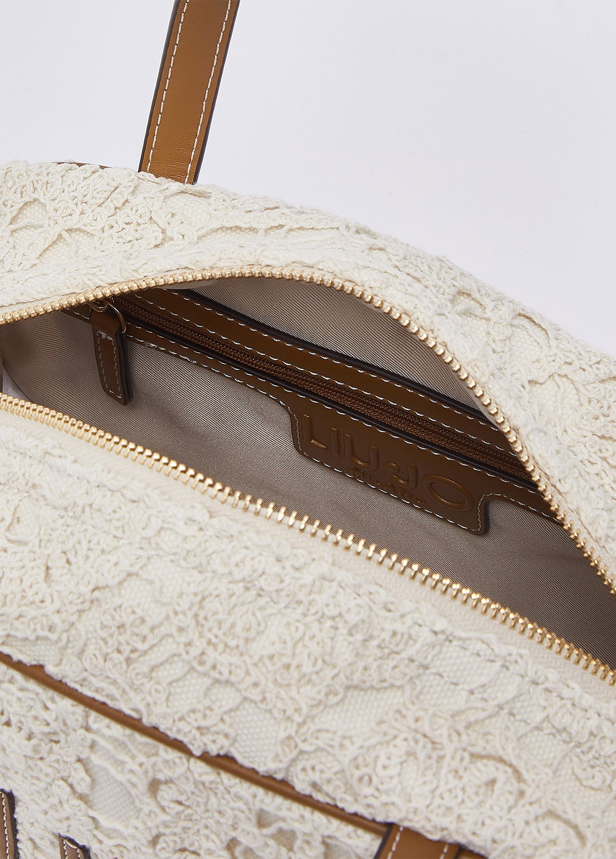 AA6113J3865X0459T.U.-cream