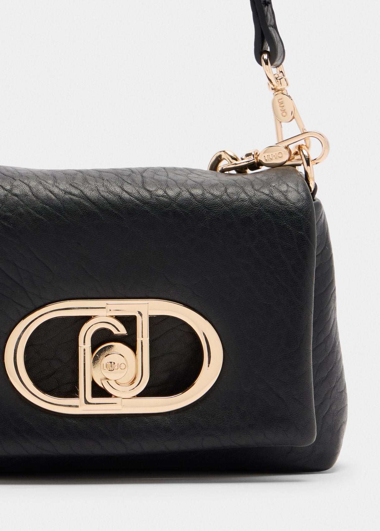 AF5269E016122222T.U.-black