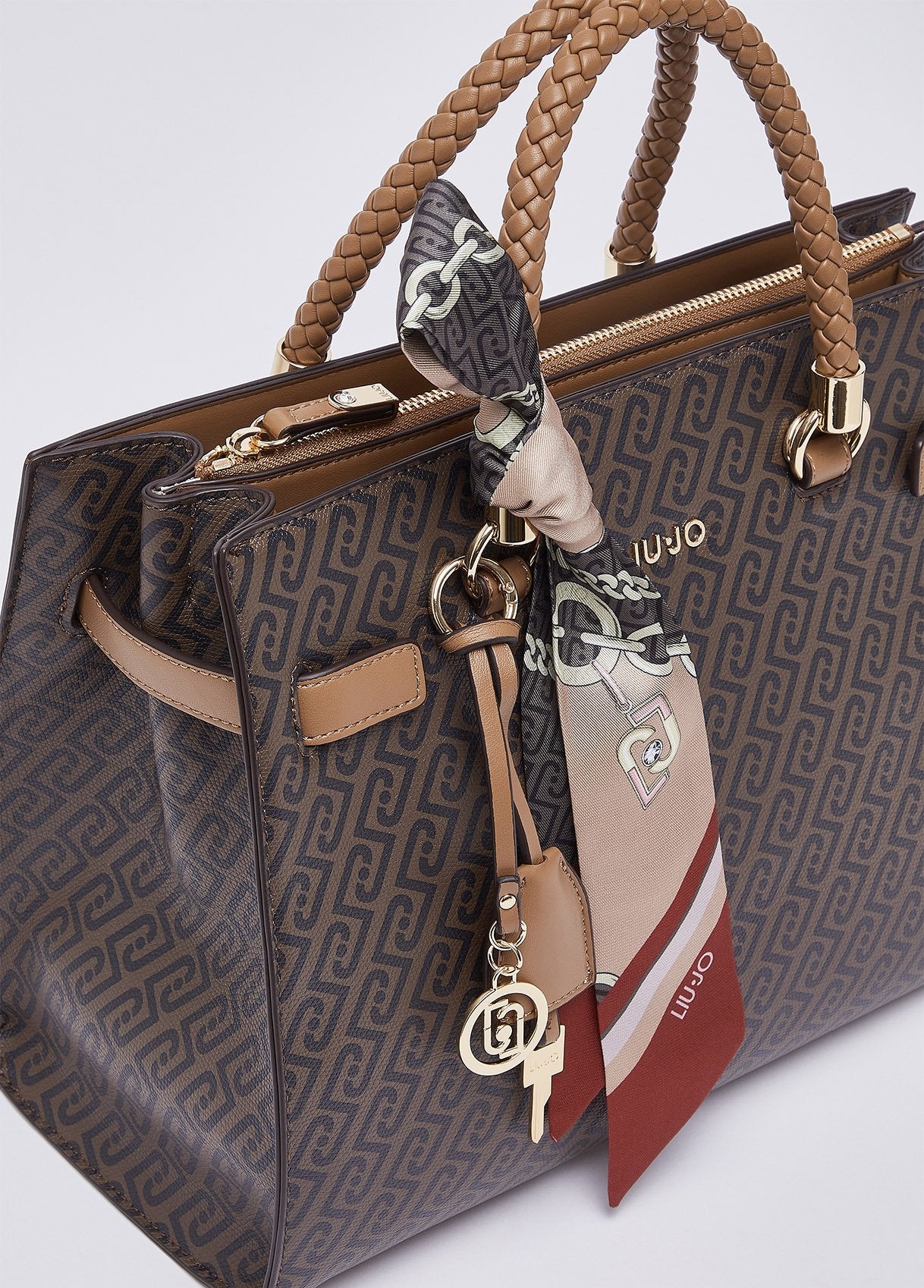 AF6086E113781140T.U.-beige