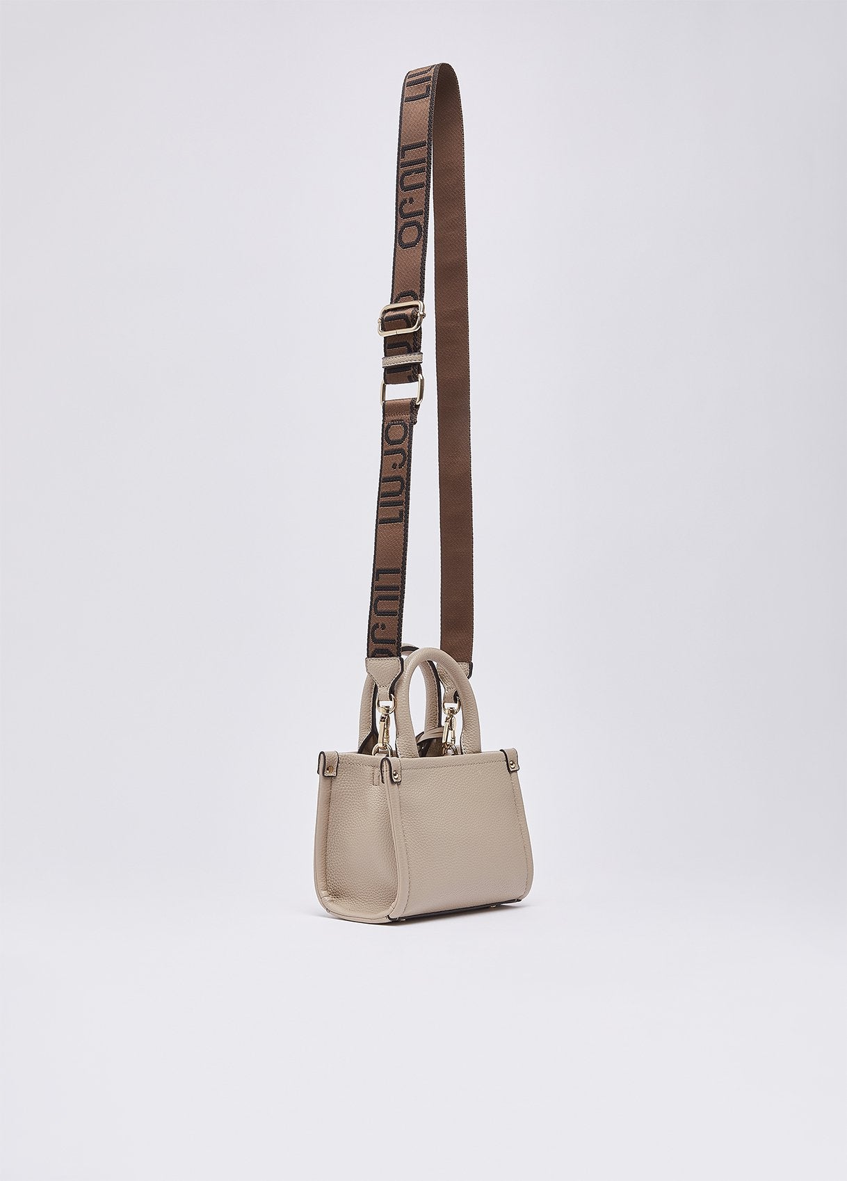 AF6102ES03951308T.U.-white