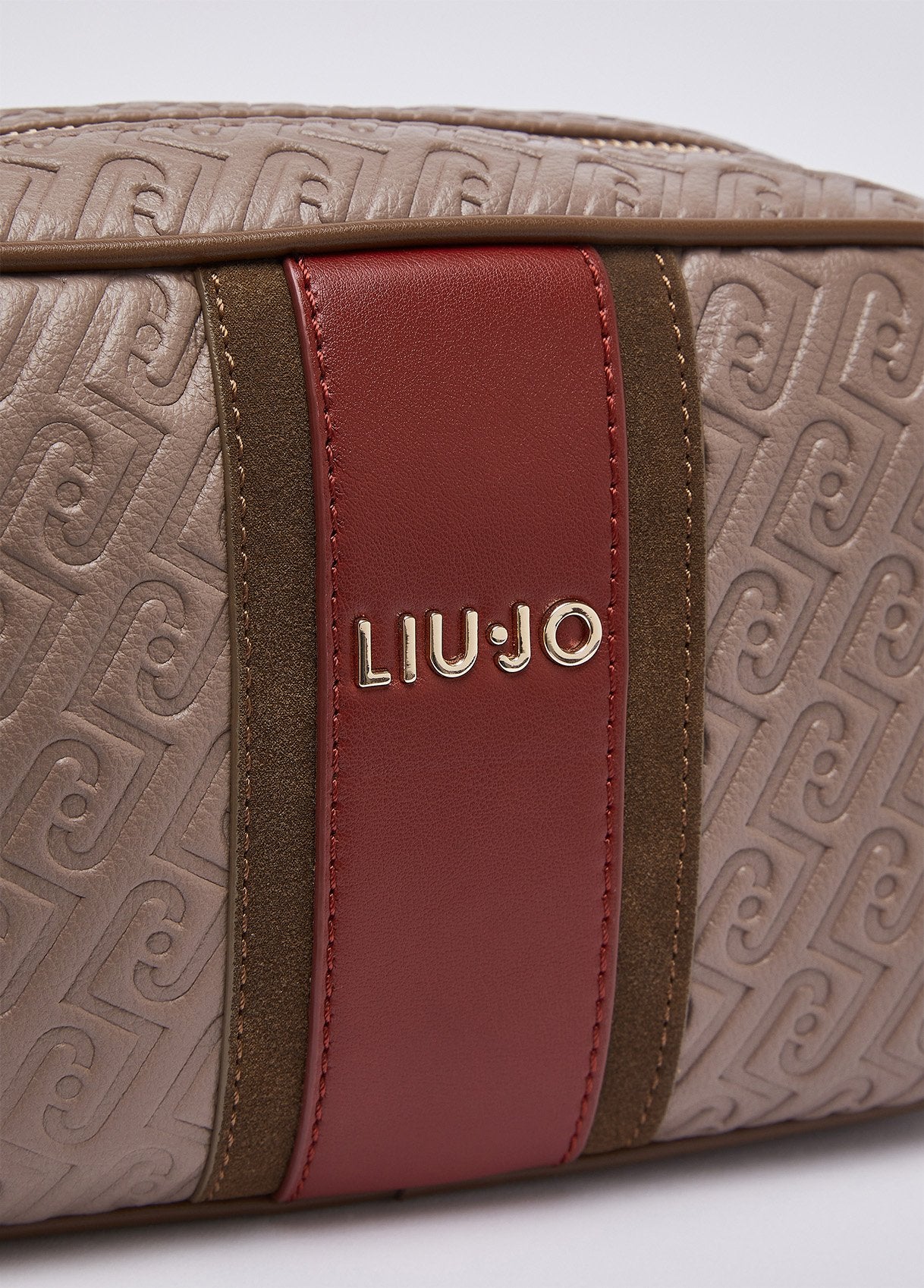 AF6106E114171409T.U.-mocha