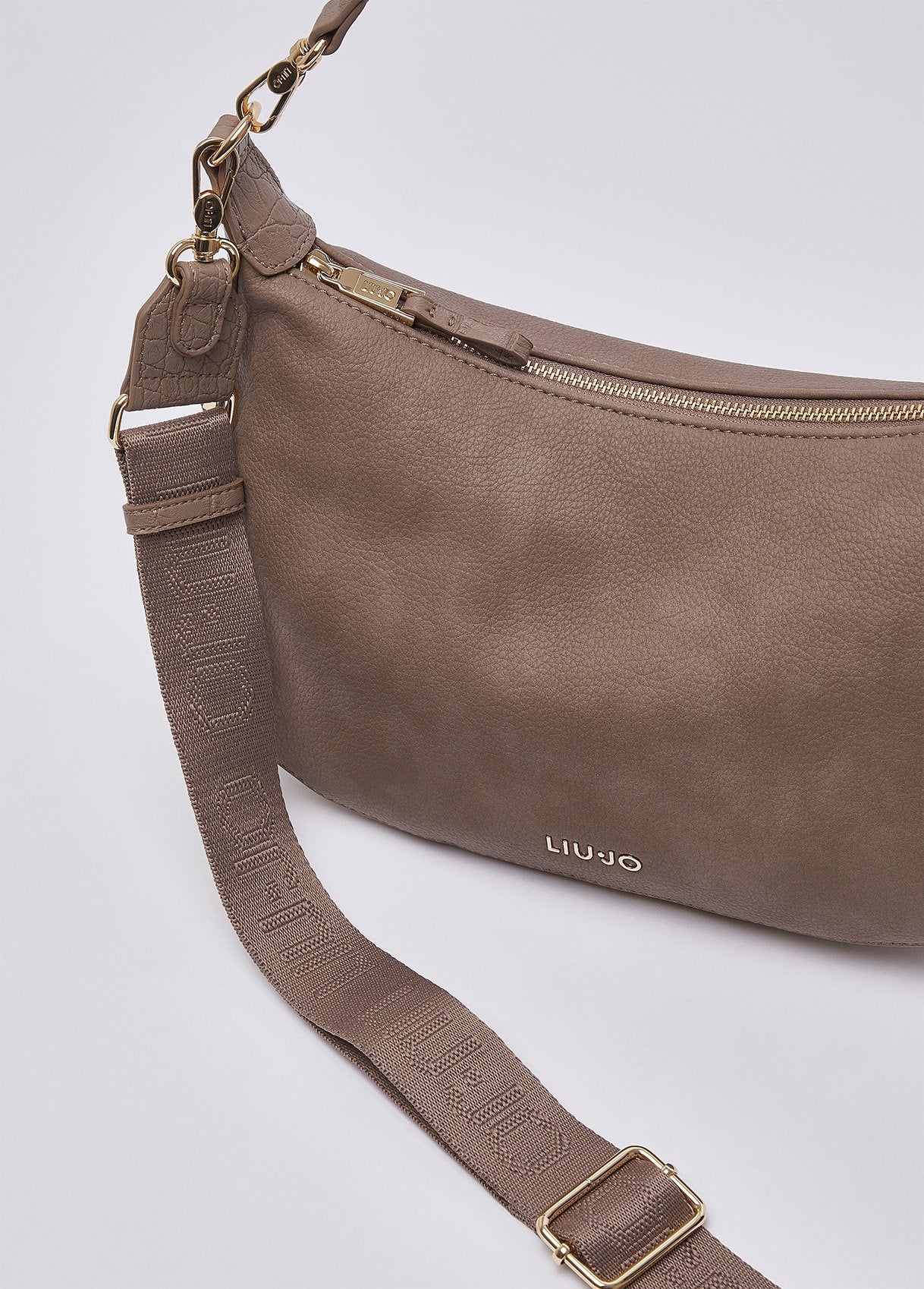 AF6133E114271409T.U.-mocha