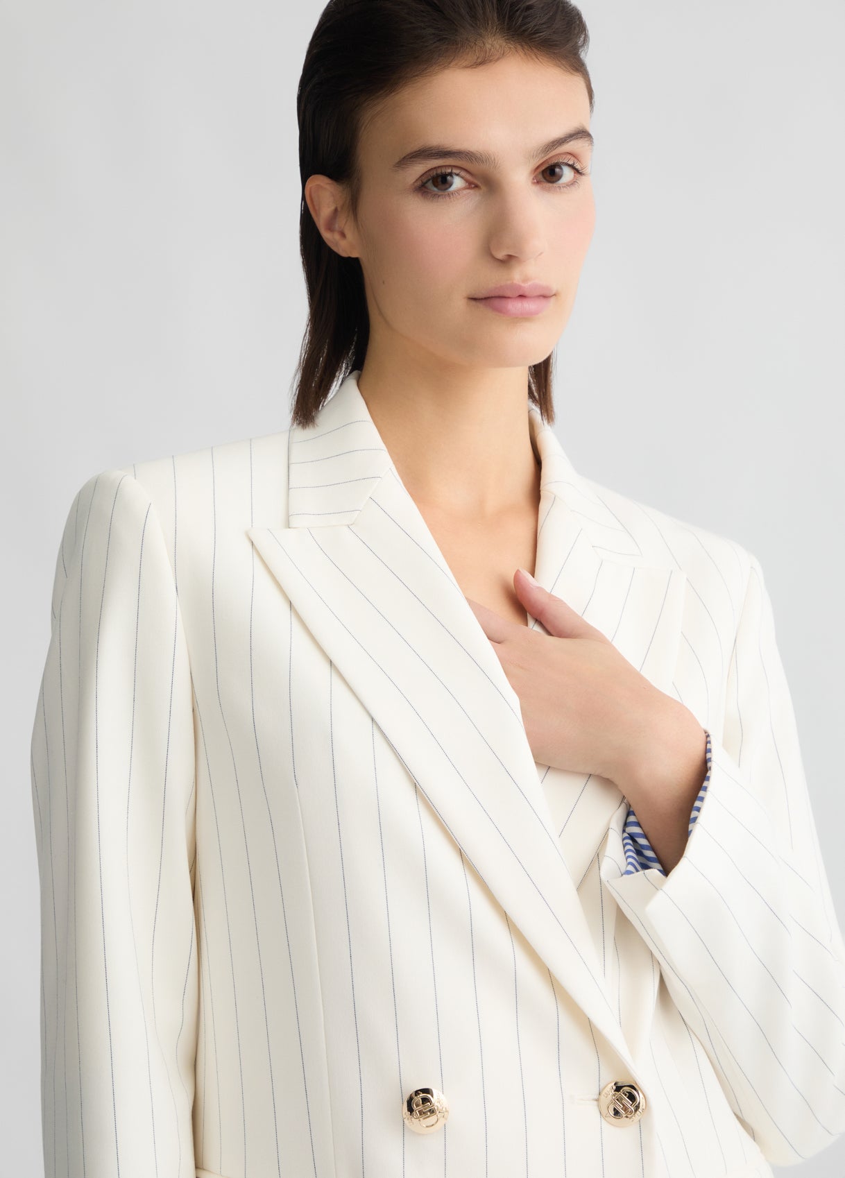 CA5235T1969MM26E38-pinstripe white