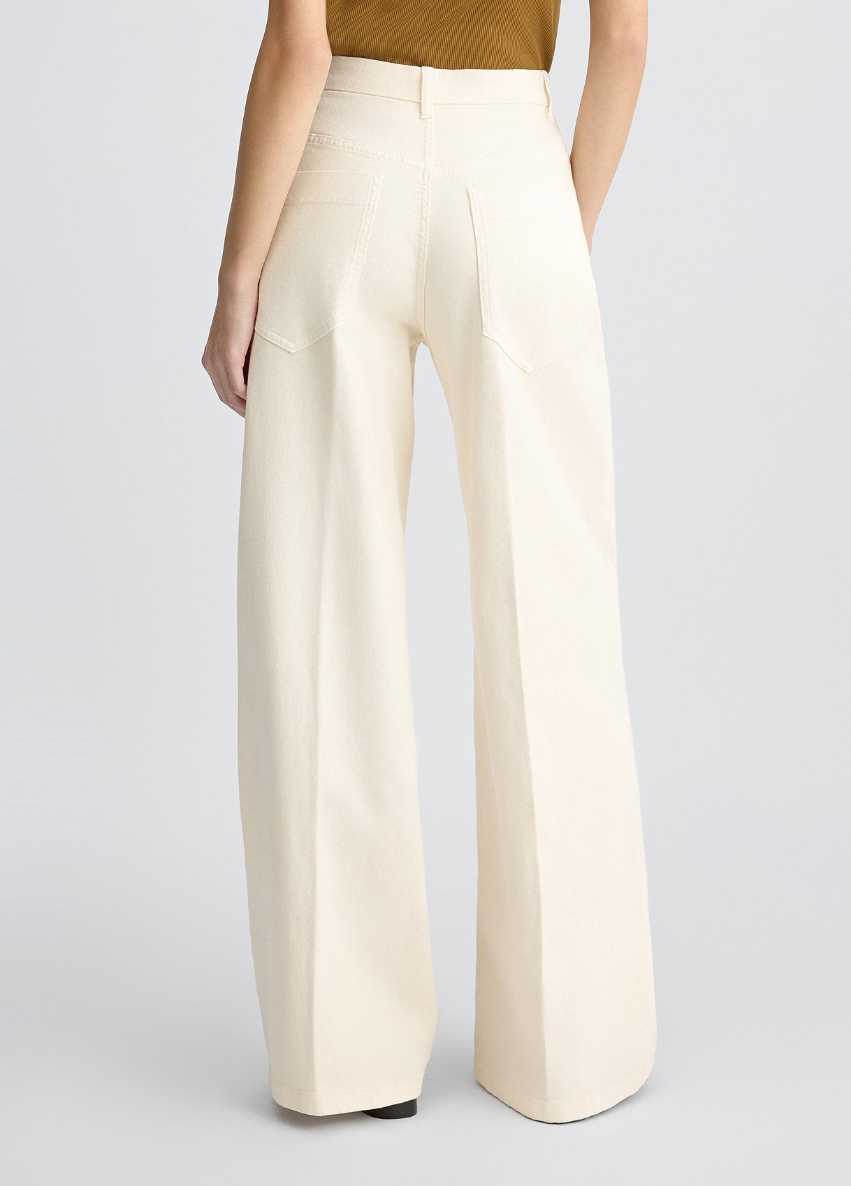 CA5334T1819X065724-white