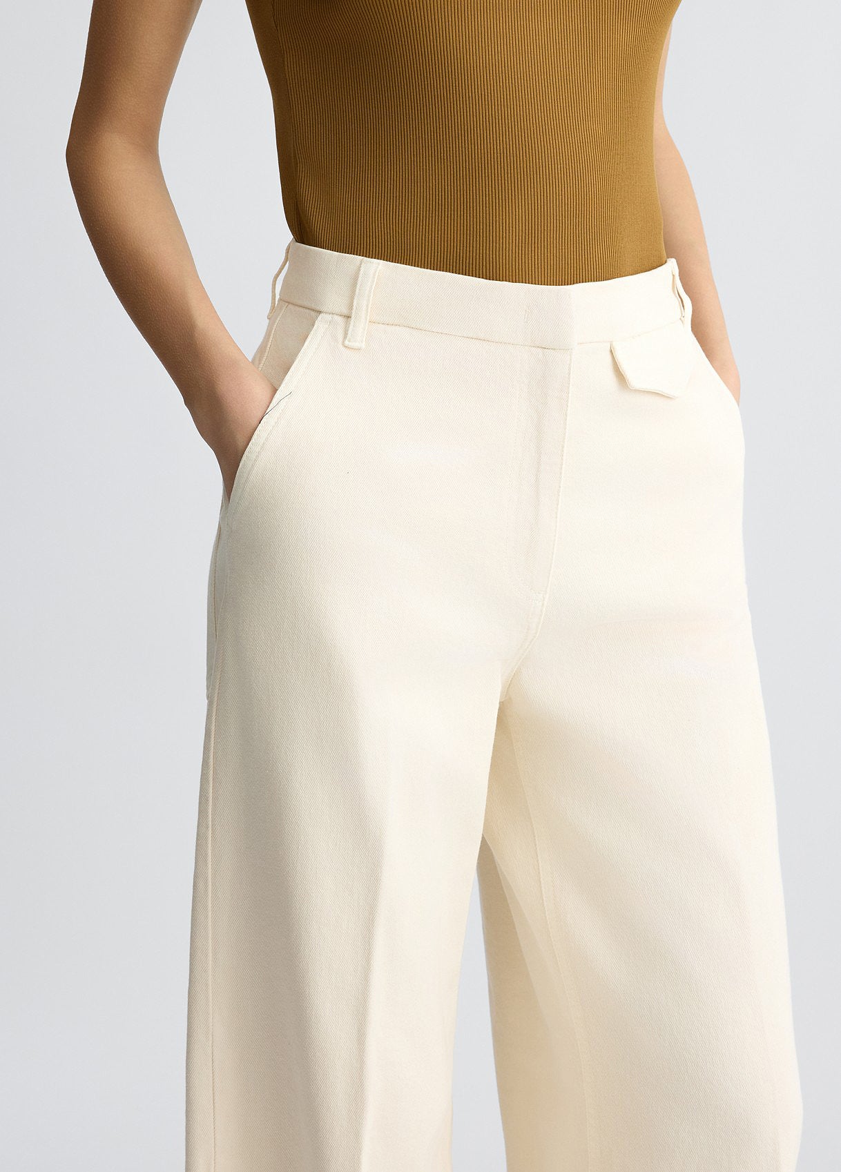 CA5334T1819X065724-white