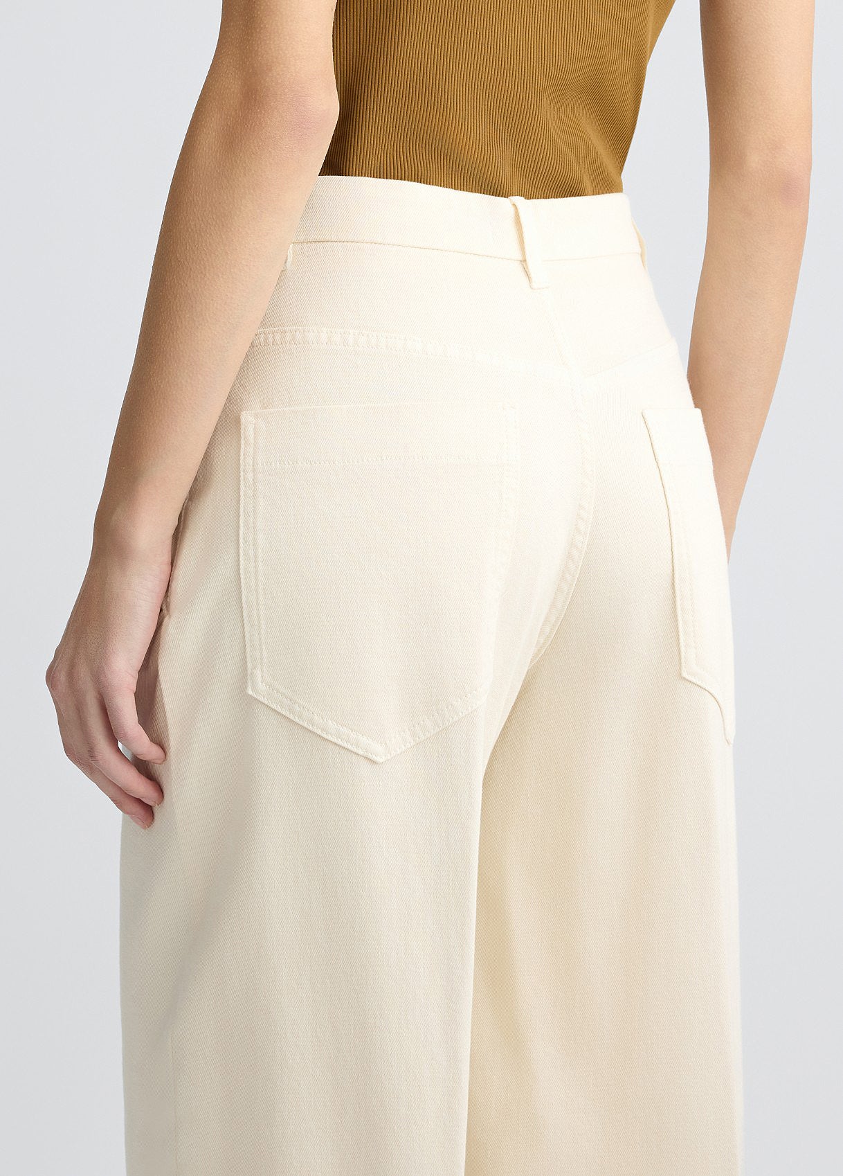CA5334T1819X065724-white