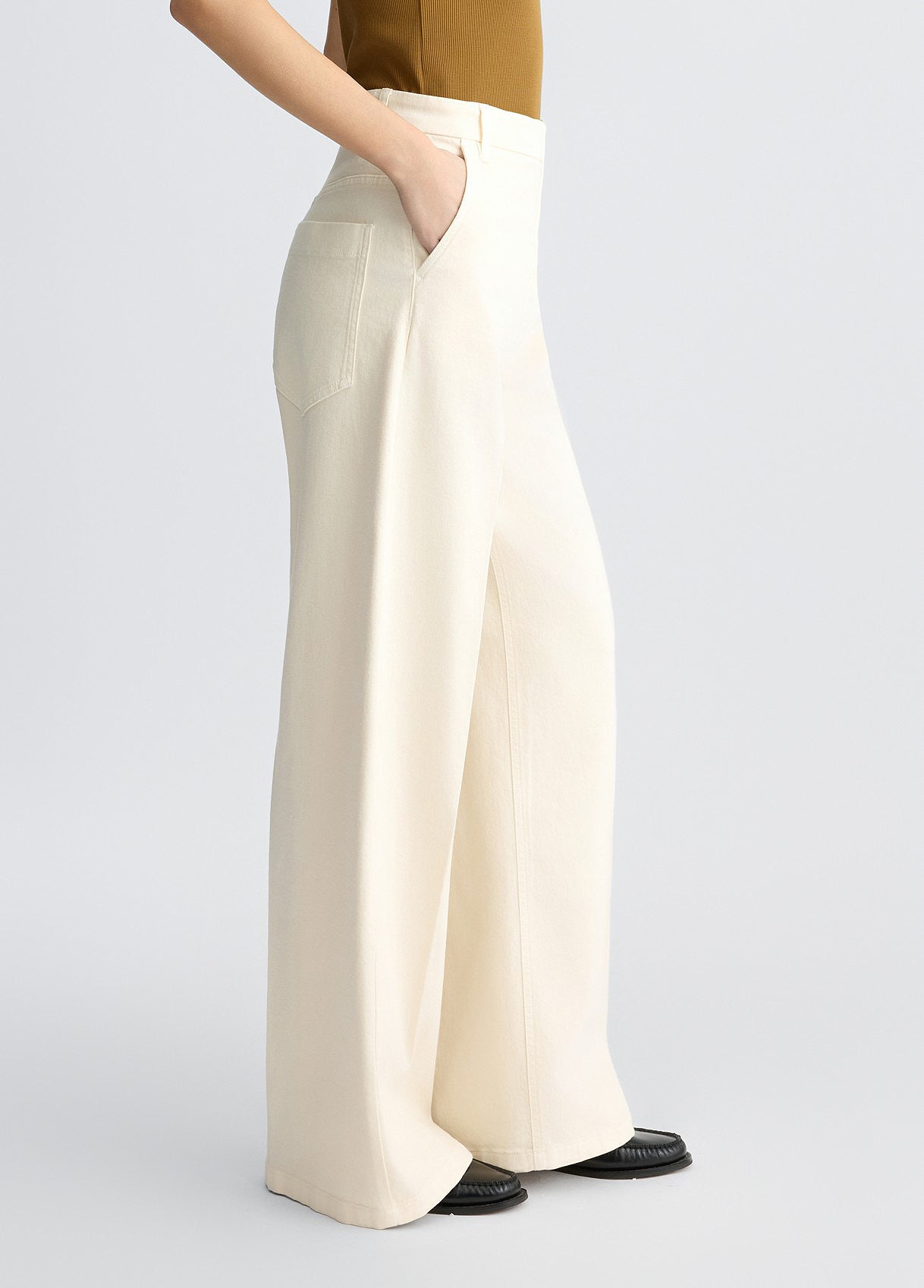 CA5334T1819X065724-white