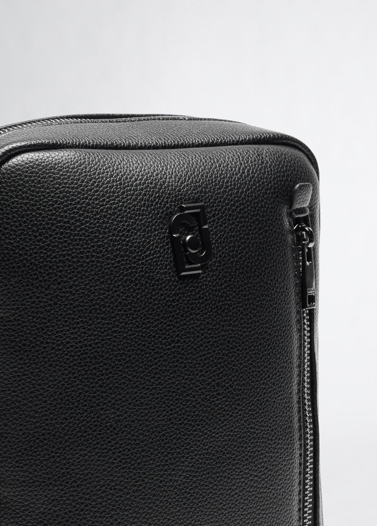 DA5027E102122222T.U.-black