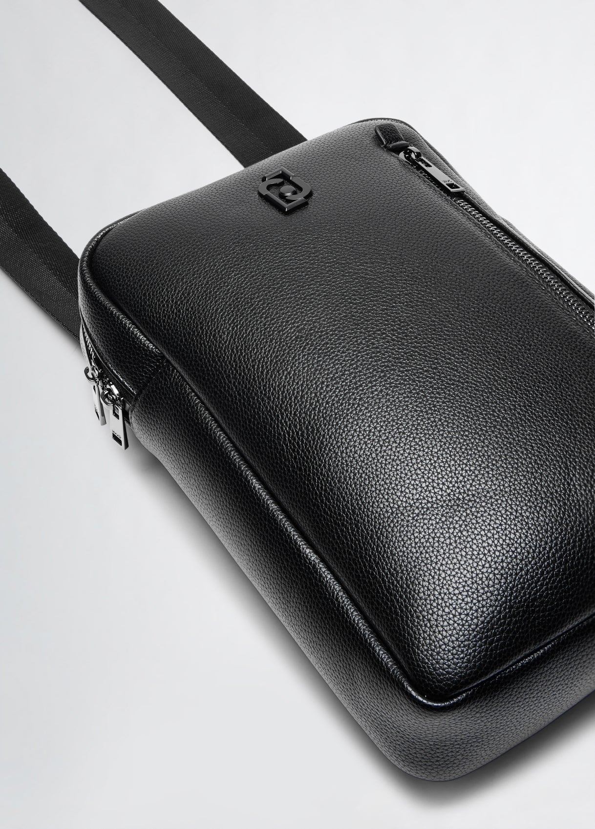 DA5027E102122222T.U.-black