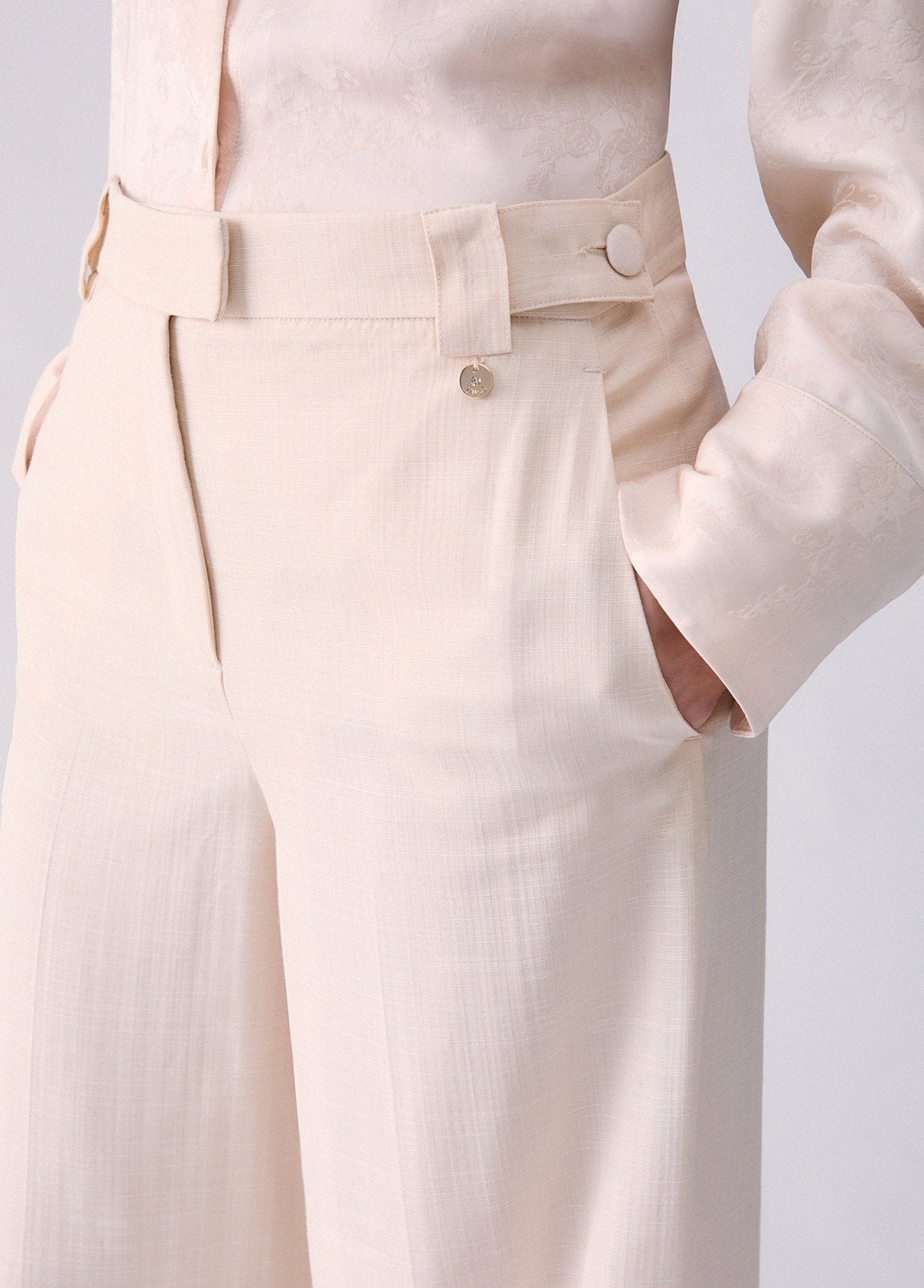 PF6018T738AX079342-cream