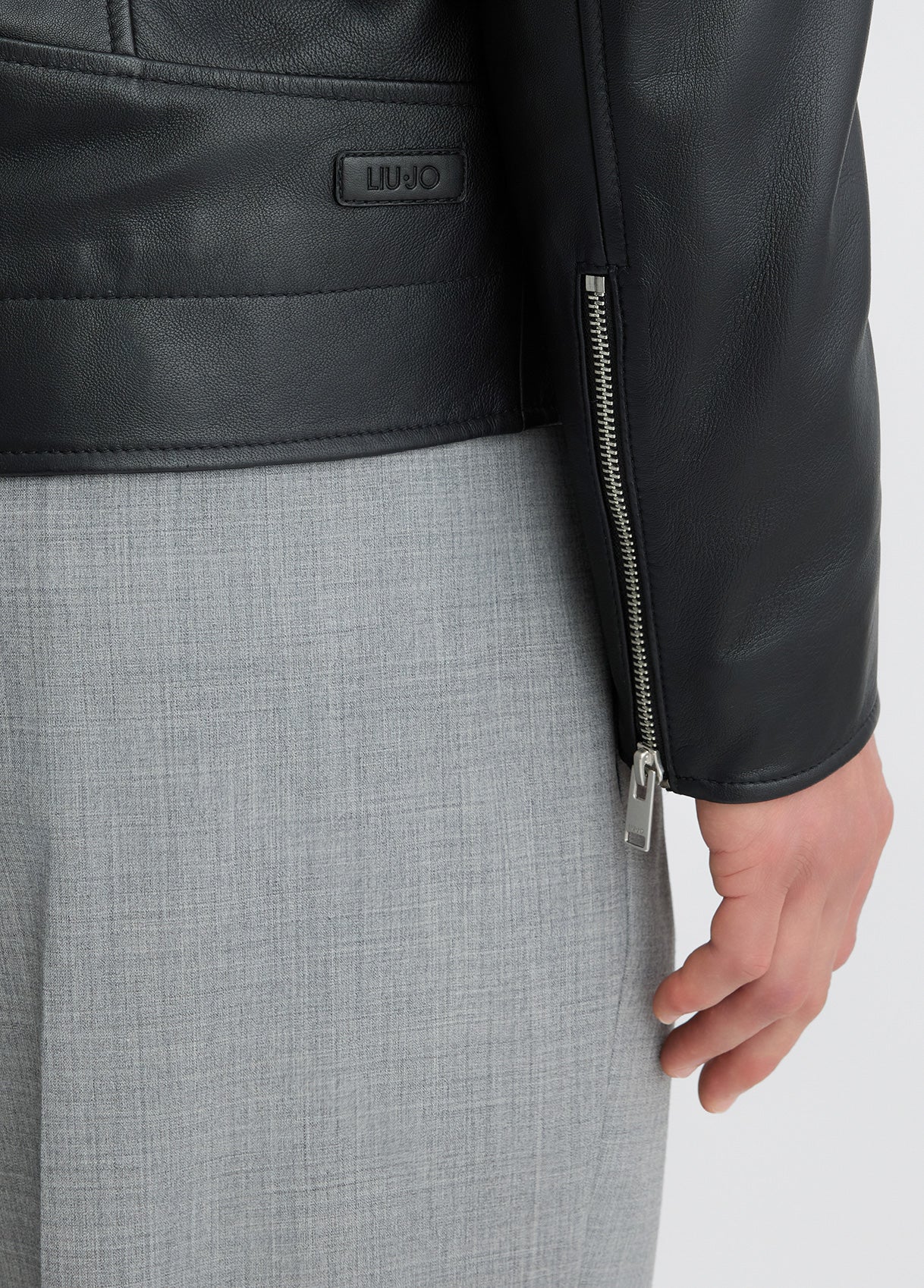 QA5246P038522222S-black