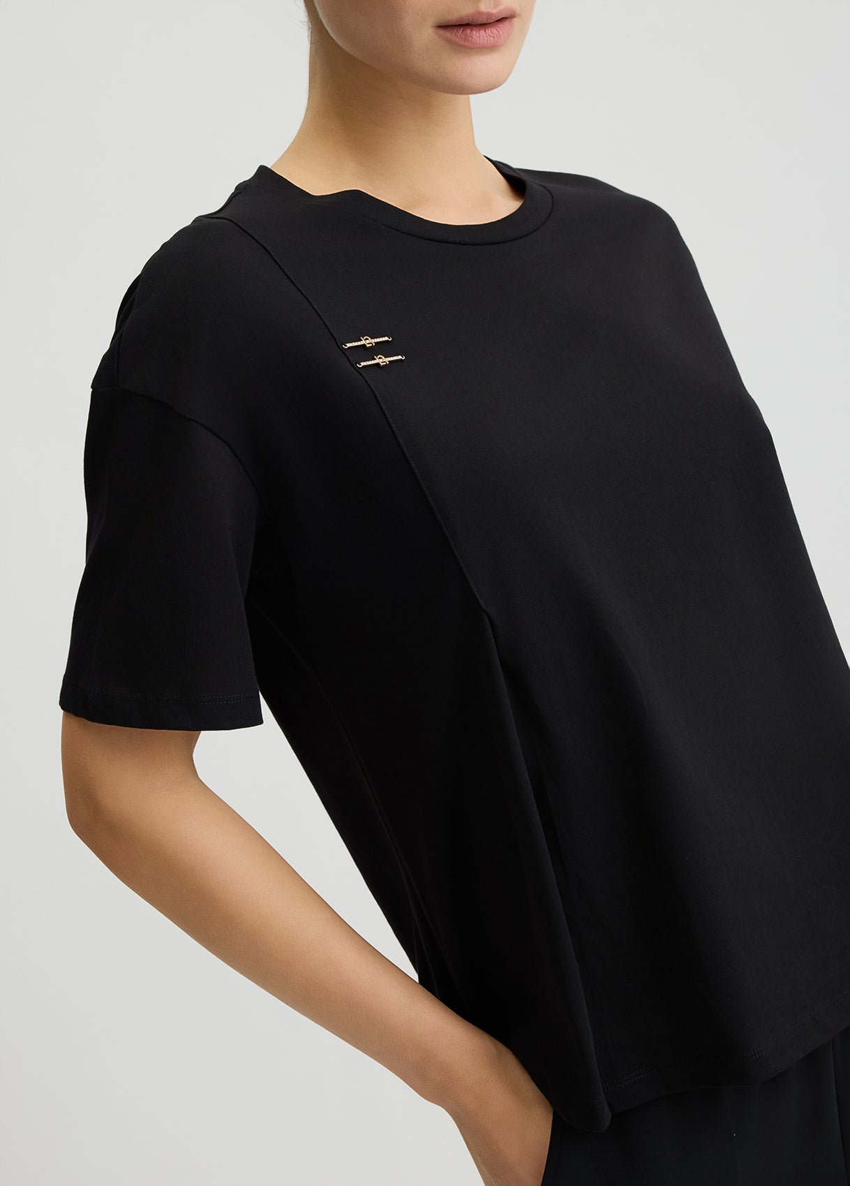 TA5186JS92322222XXS-black