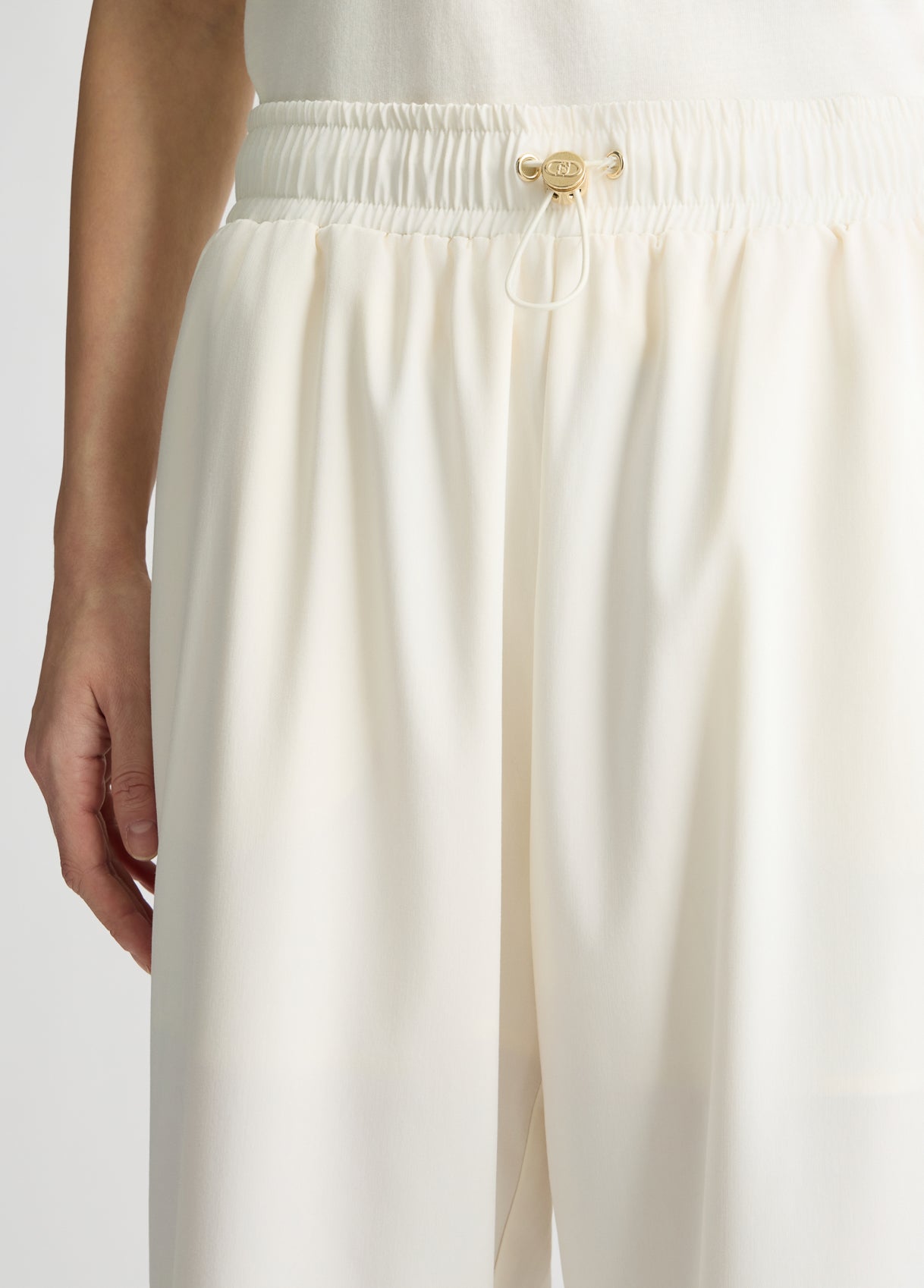 TA5204TS92210105XXS-white