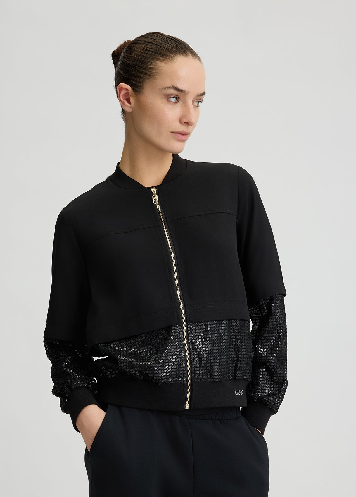 TA5260TS42303195XXS-black