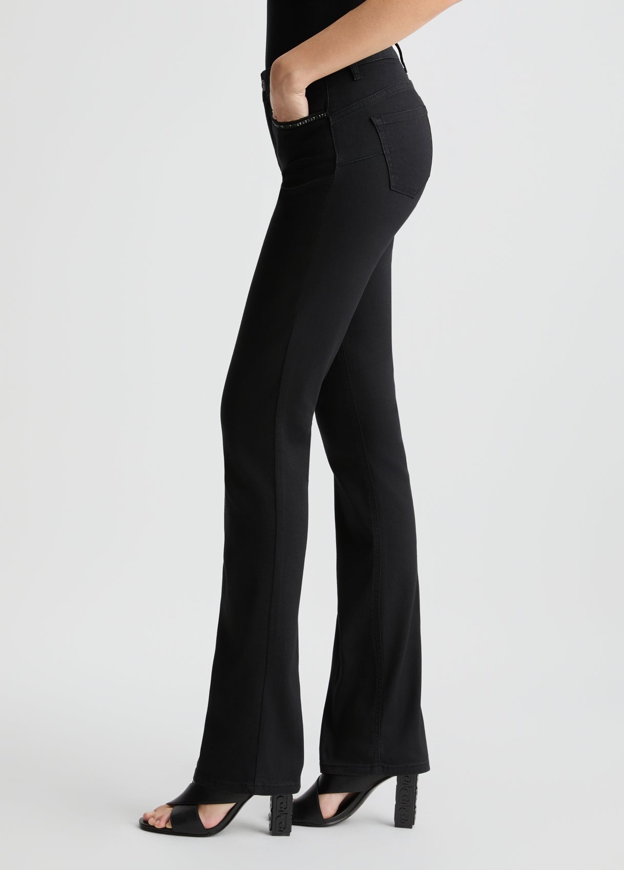 UA5025D02458717724-black denim