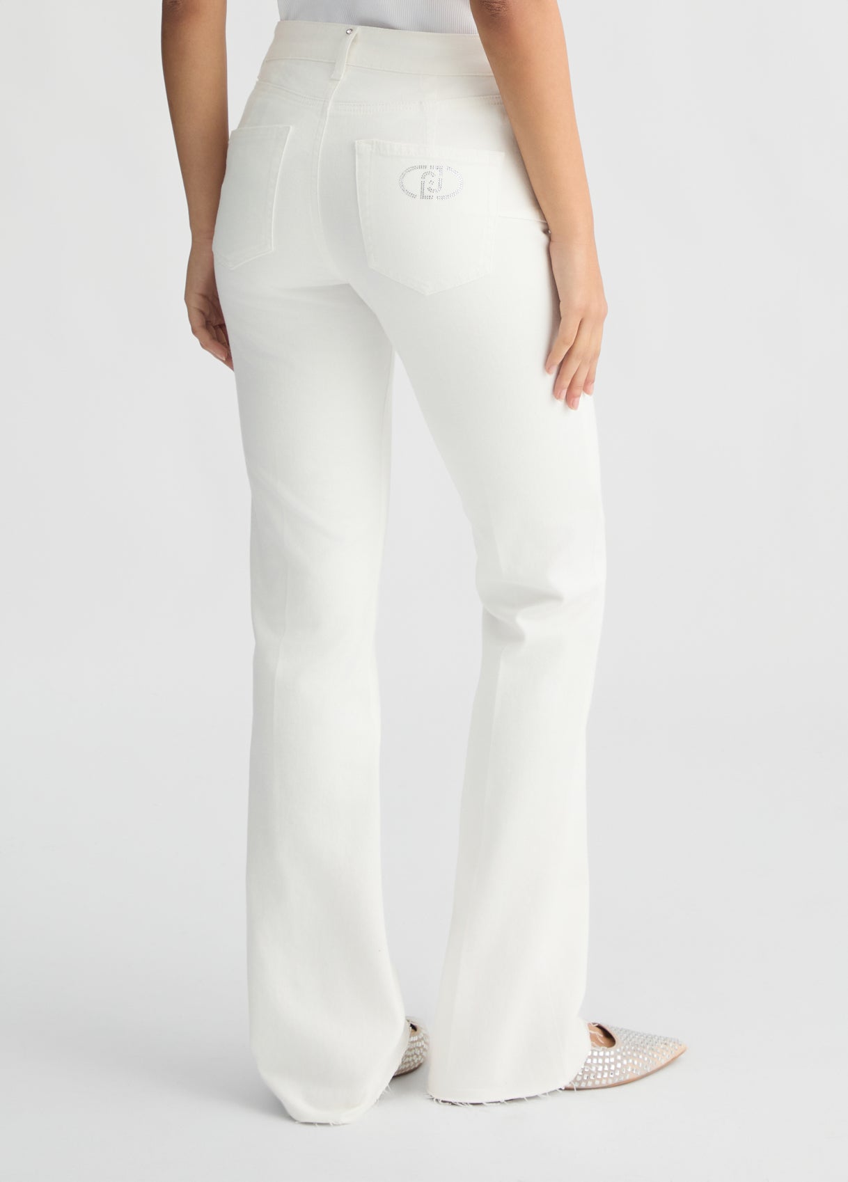 UA5082T18161070124-white wool