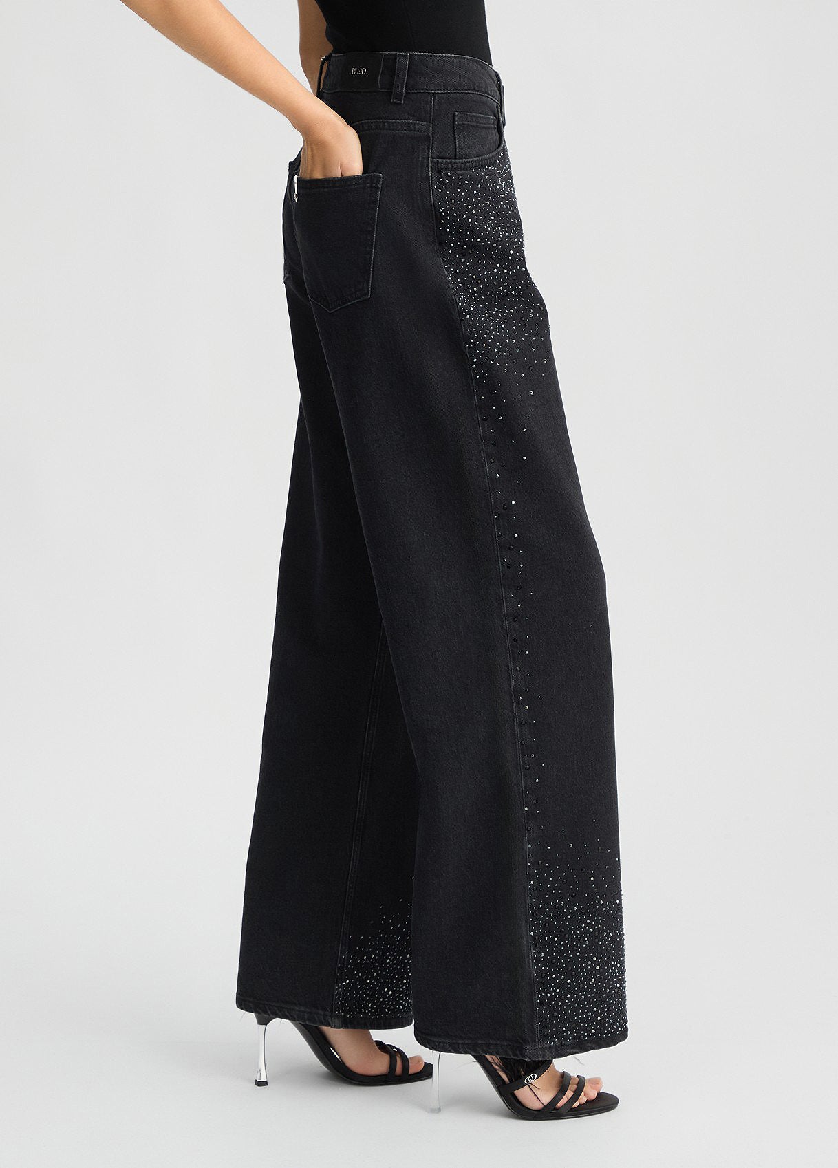 UA5260D02488744424-black denim