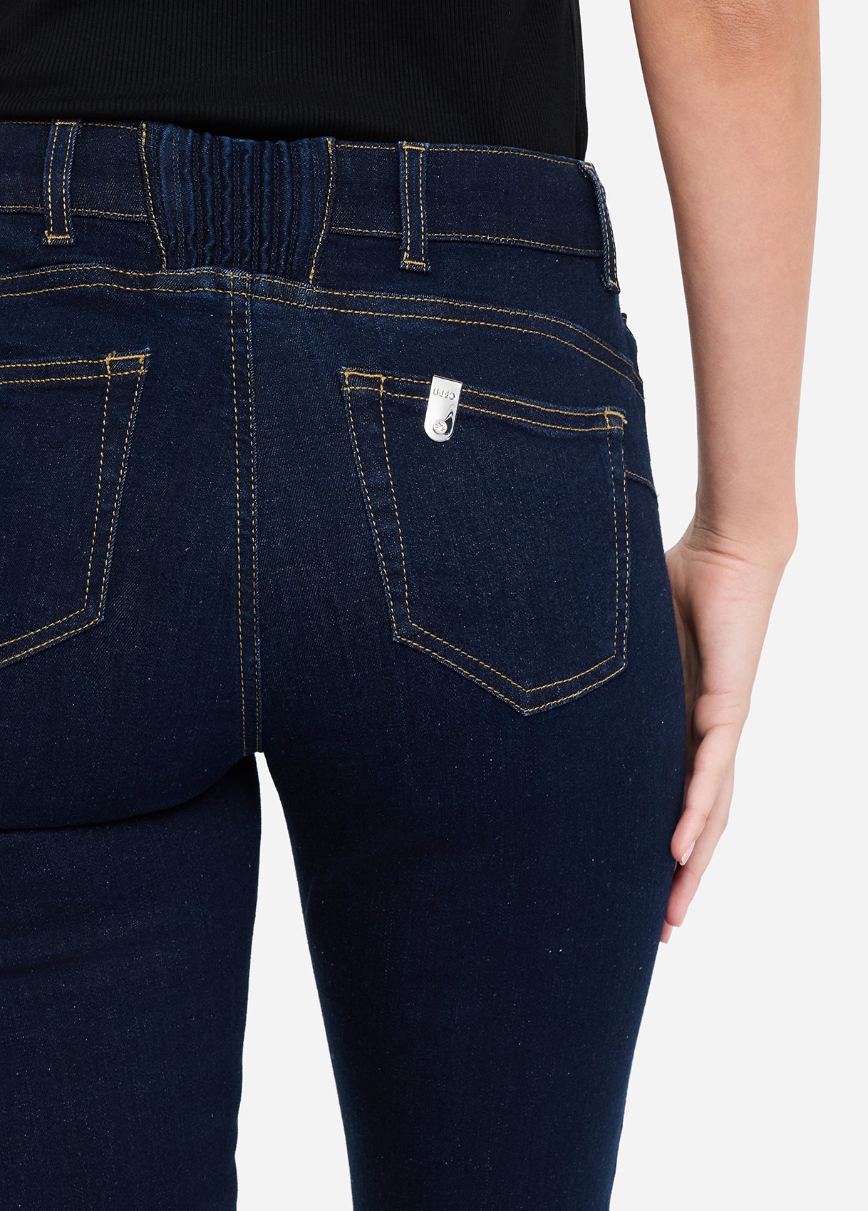 UF5058DS0157L00024-black