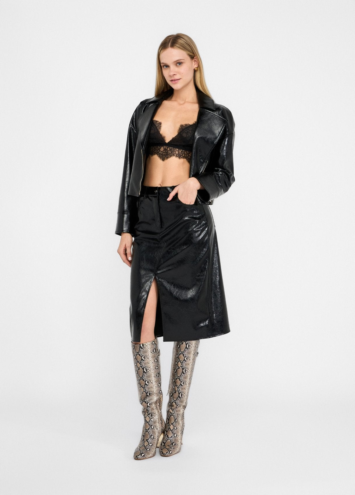 UF5231E1038U982238-black denim