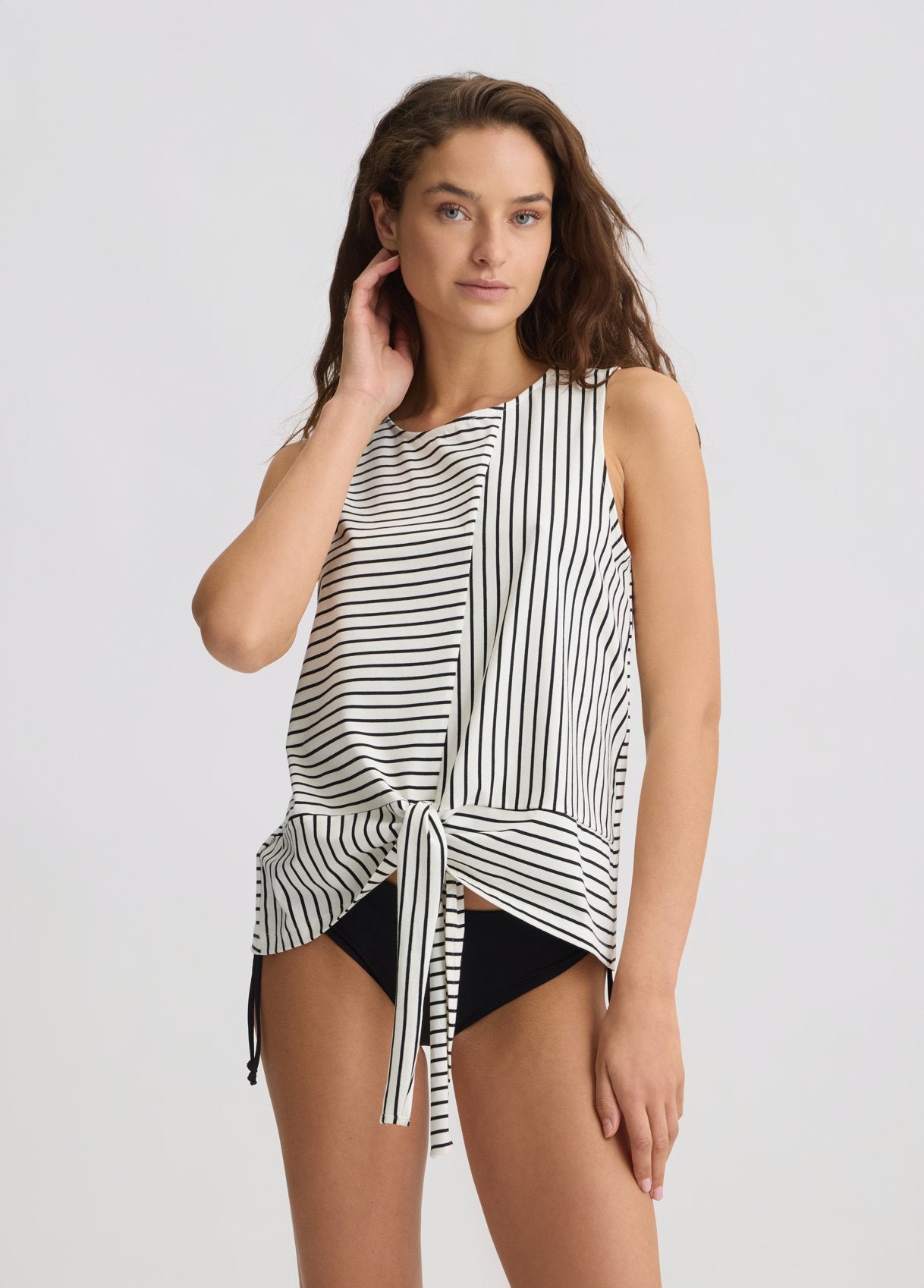 VA5183J4909M9172S-black and white stripes