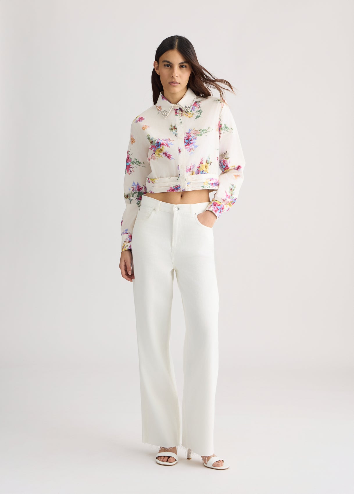 WA5009T4883M947238-white with flowers