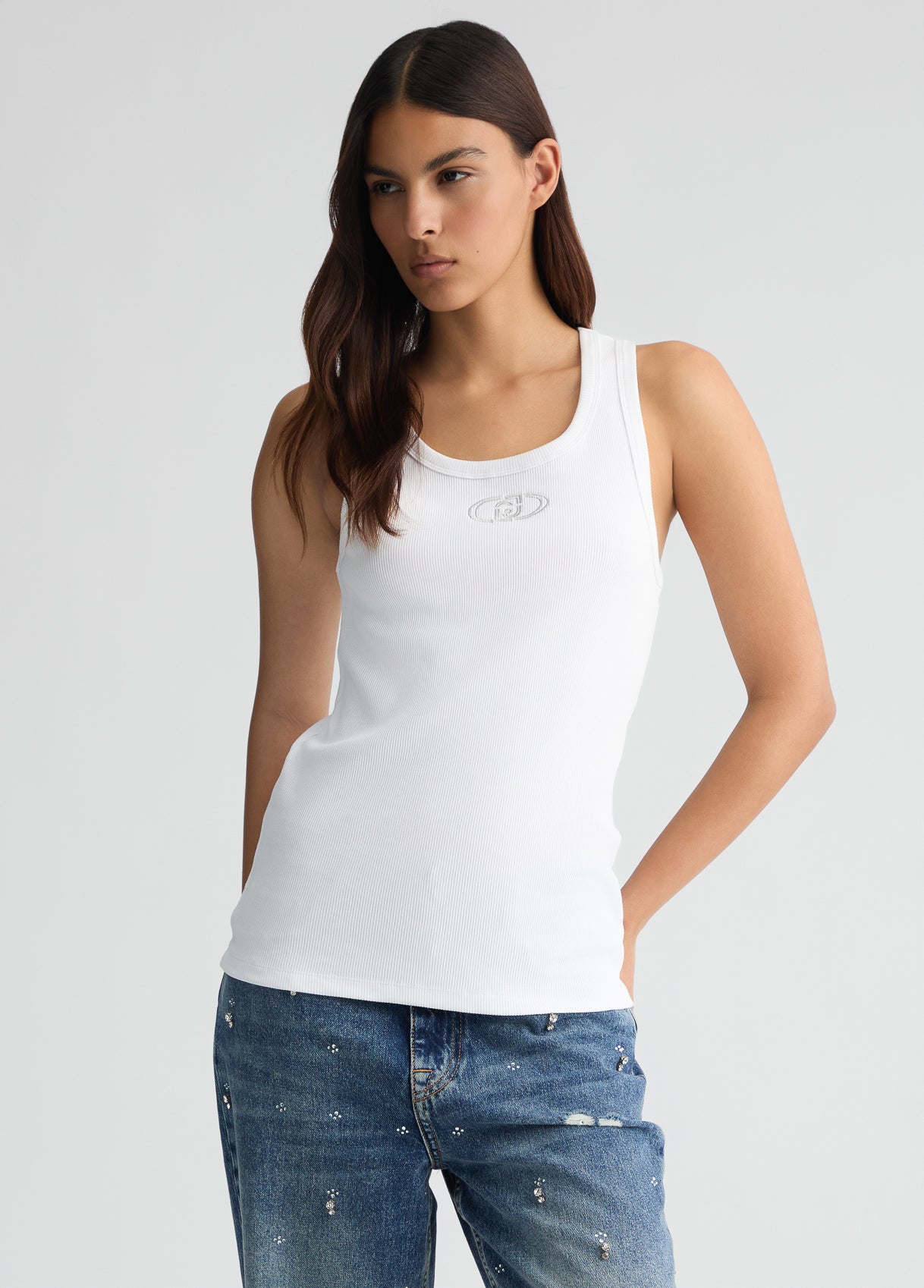 WA5367J029511110XS-White