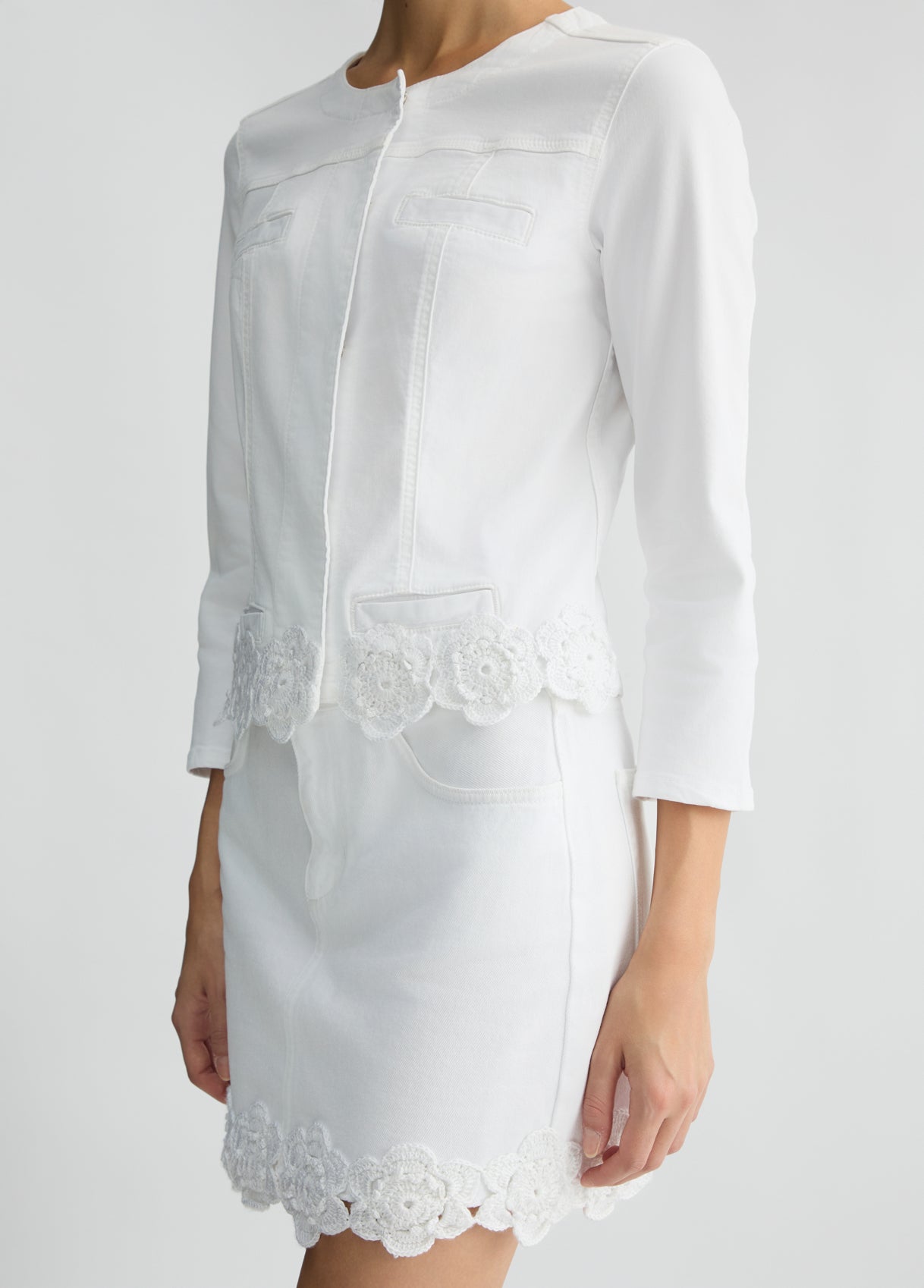 WA5456T4033M960338-white with embroidery