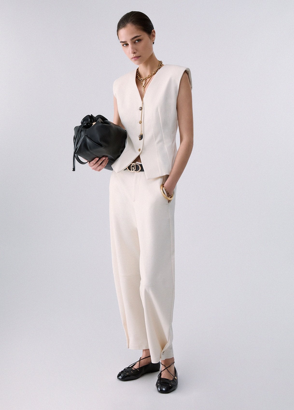 WF6413J91892070438-white