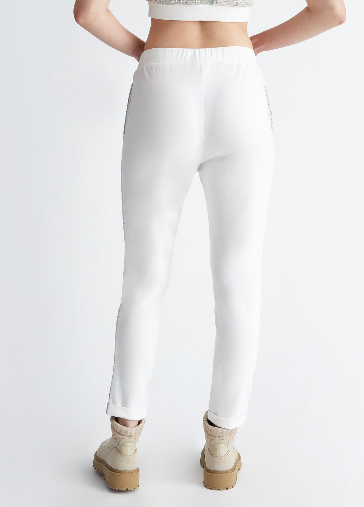 TA4182J5942R9323XS-ivory