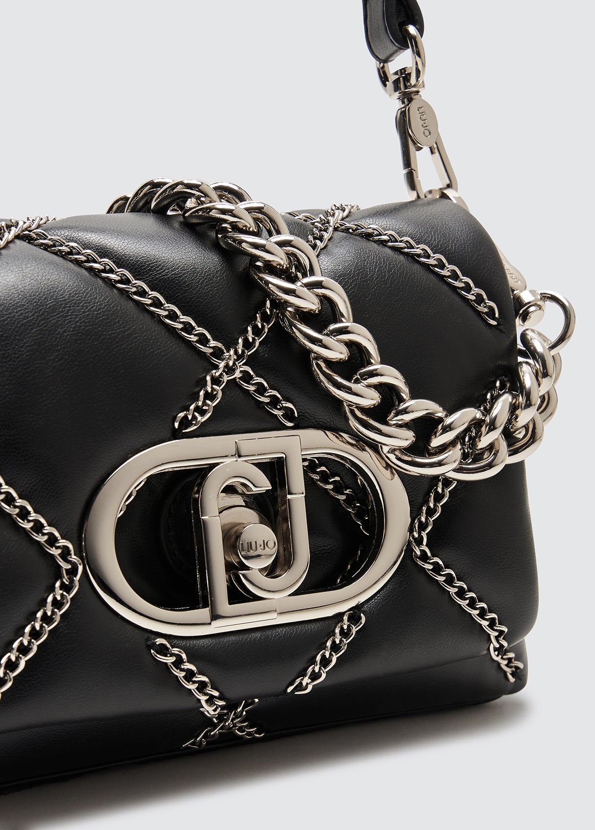 AA5269E000622222T.U.-black