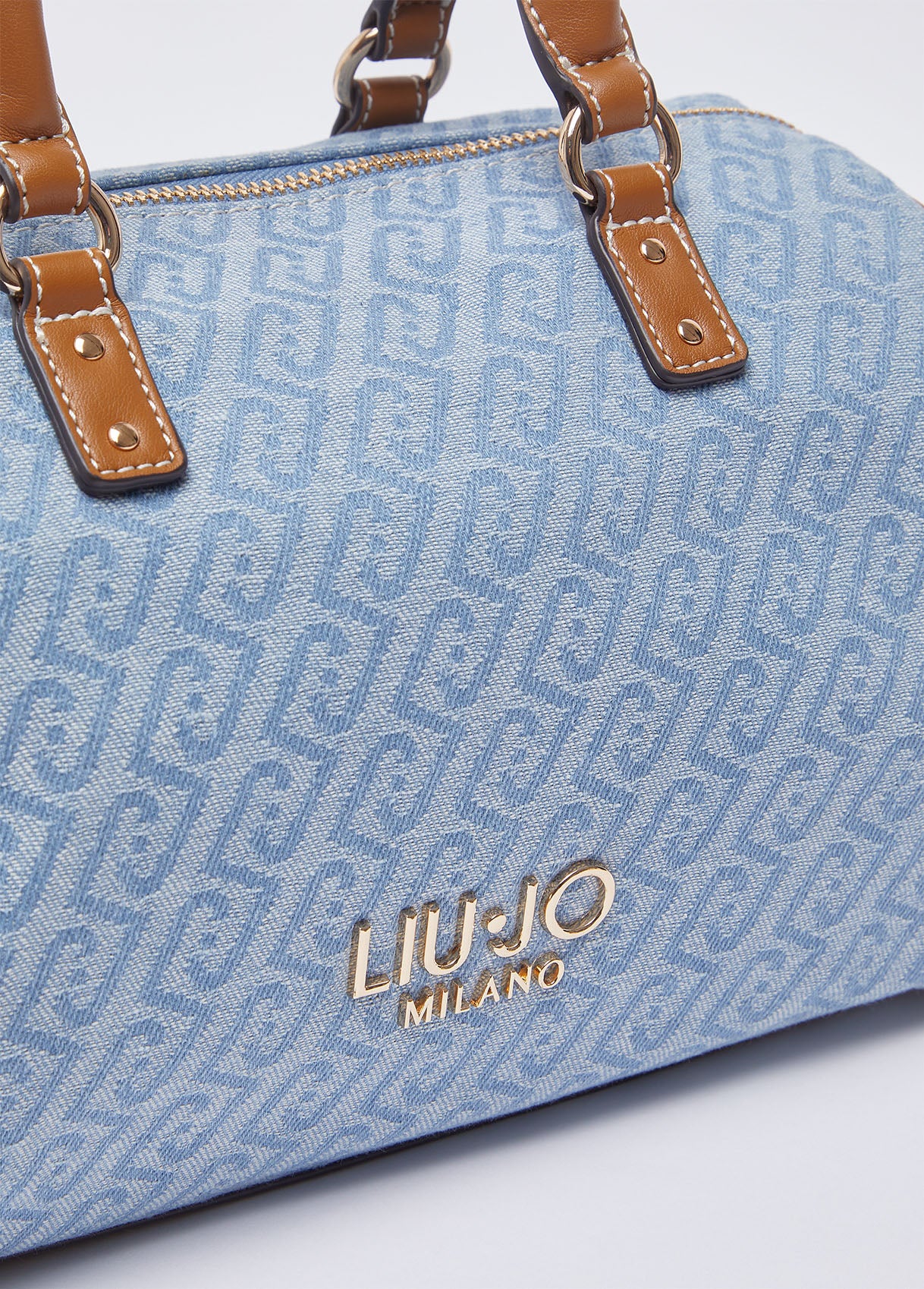 AA6052T379A09C45T.U.-light blue