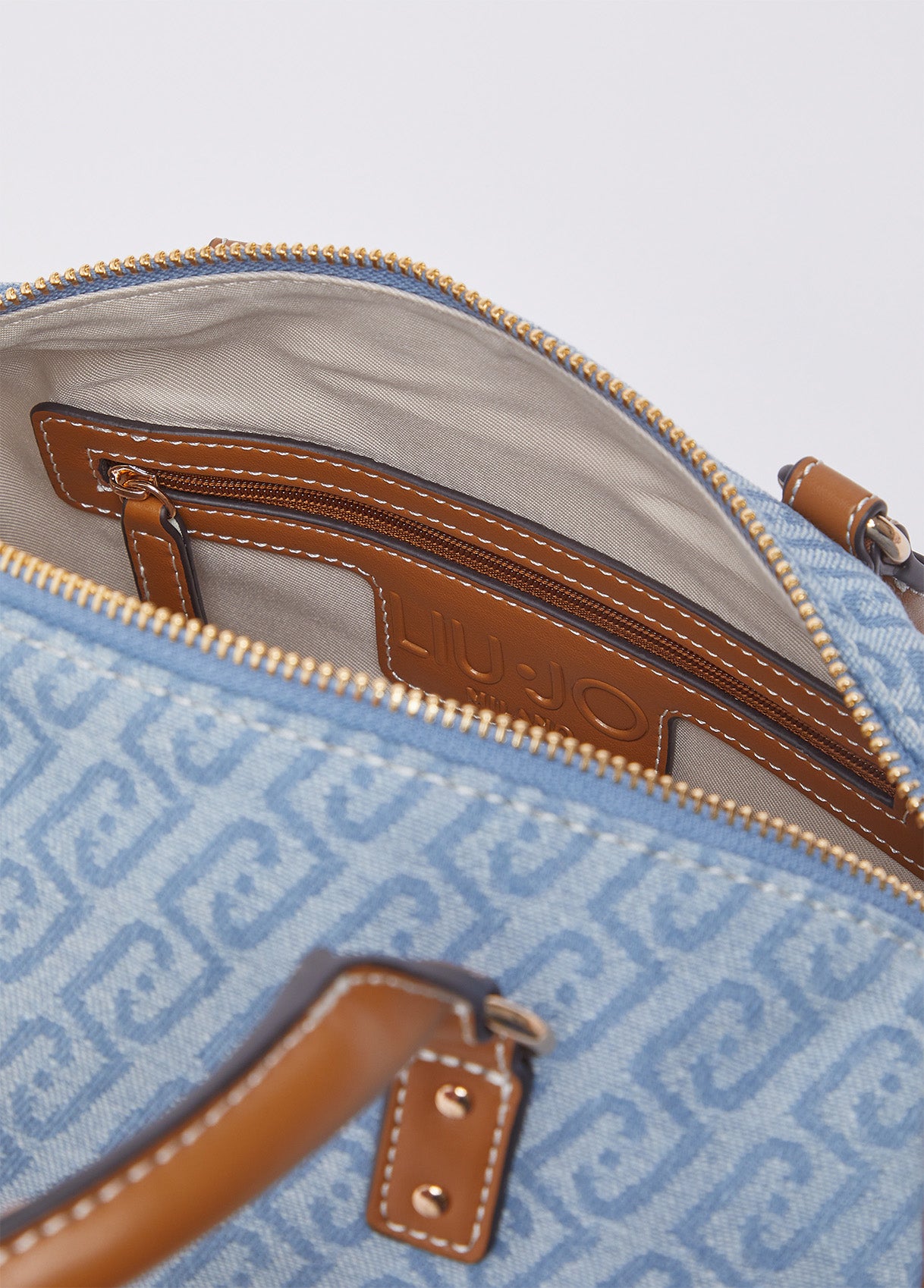 AA6052T379A09C45T.U.-light blue