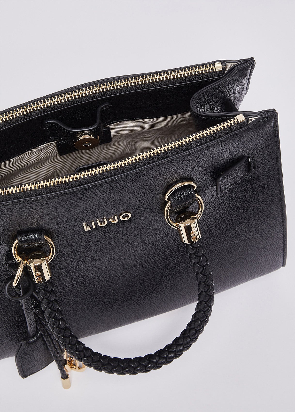 AA6069E101222222T.U.-black