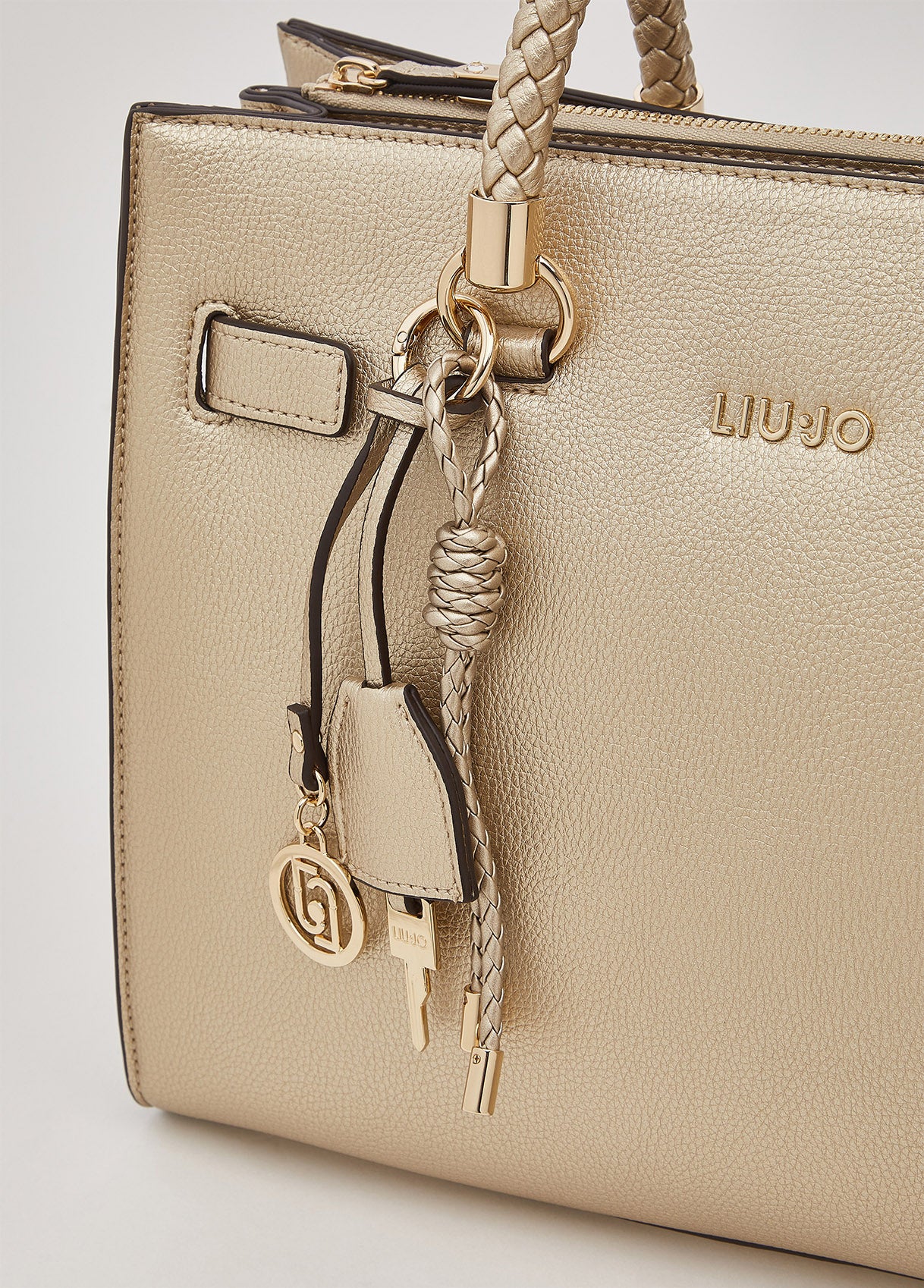 AA6086E101290048T.U.-light gold