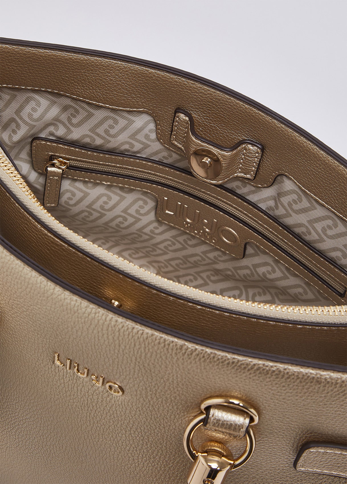 AA6086E101290048T.U.-light gold