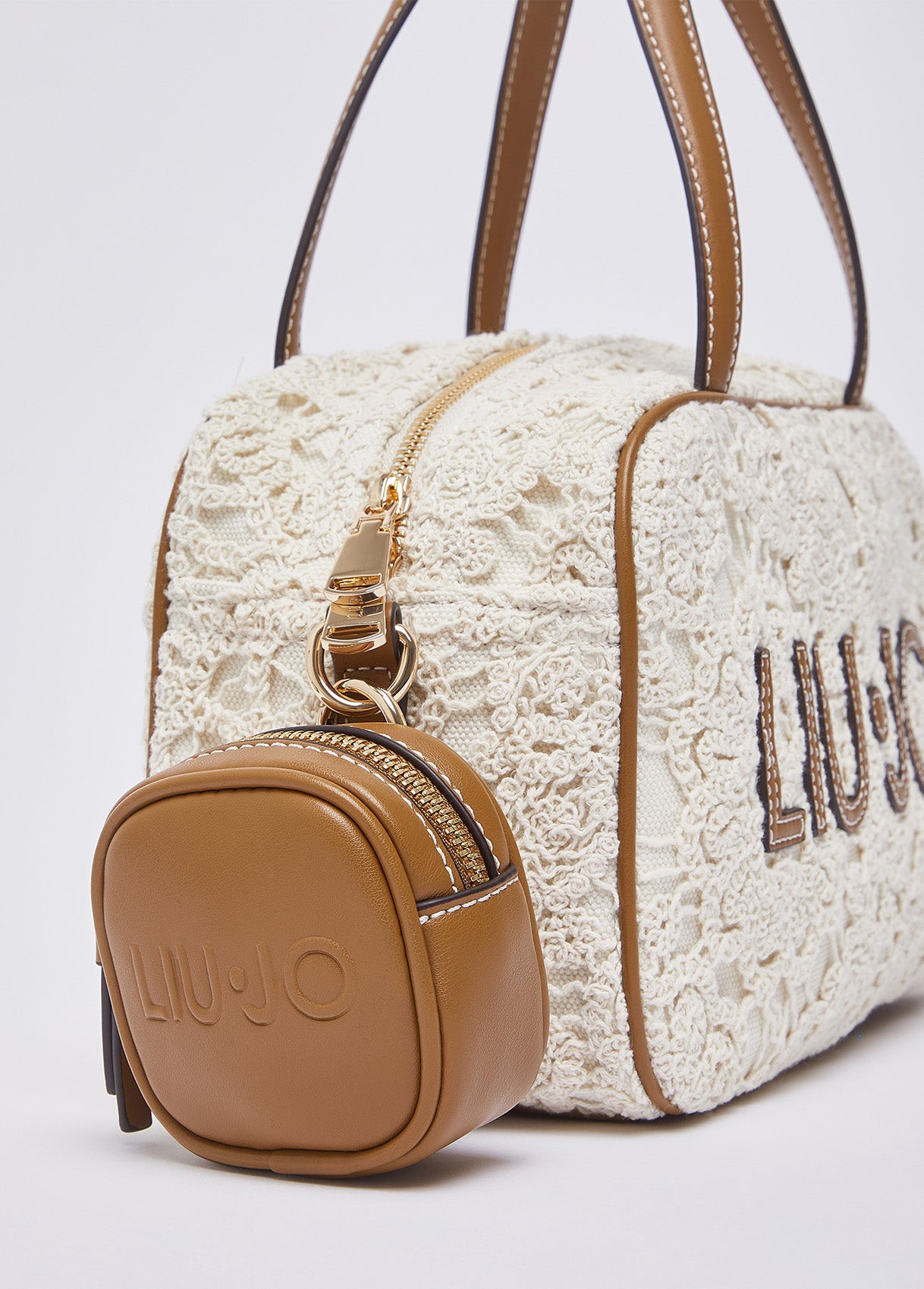 AA6113J3865X0459T.U.-cream
