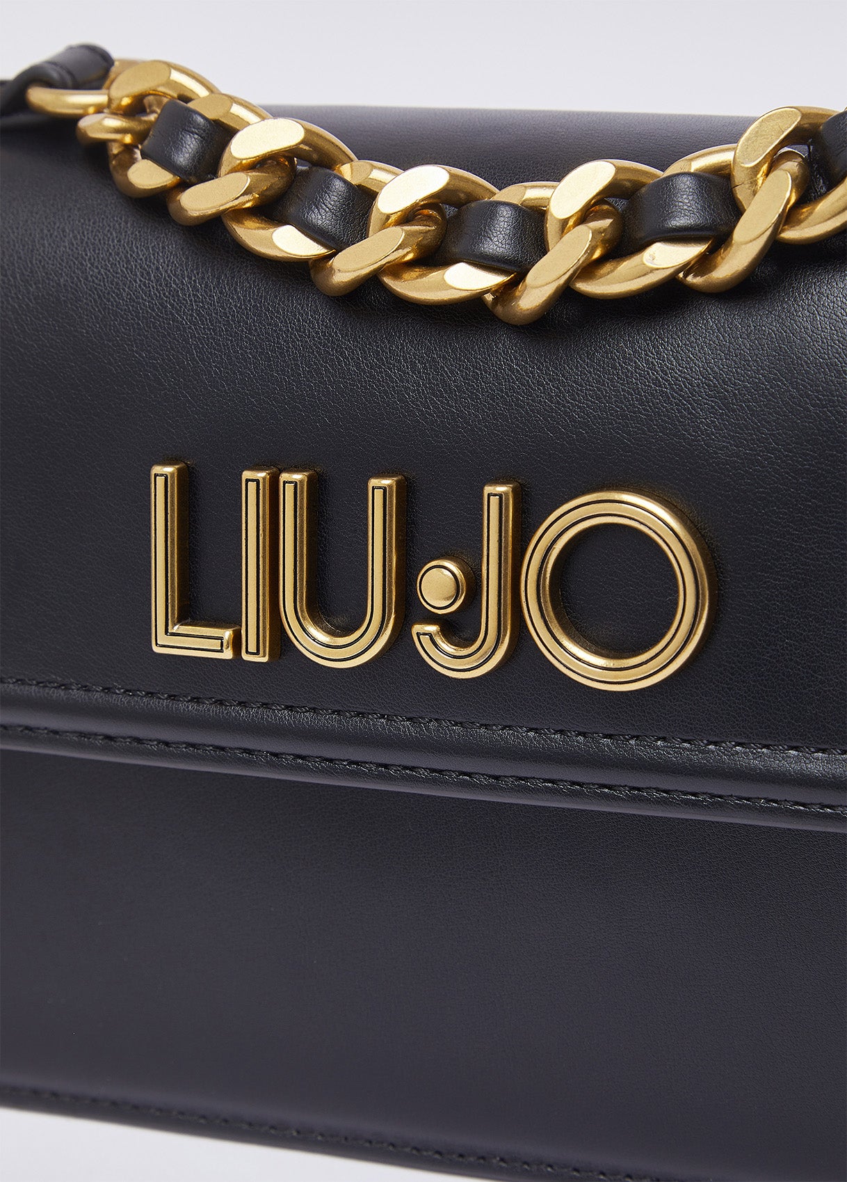 AA6121E095822222T.U.-black