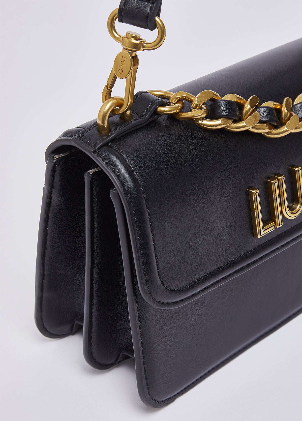 AA6121E095822222T.U.-black