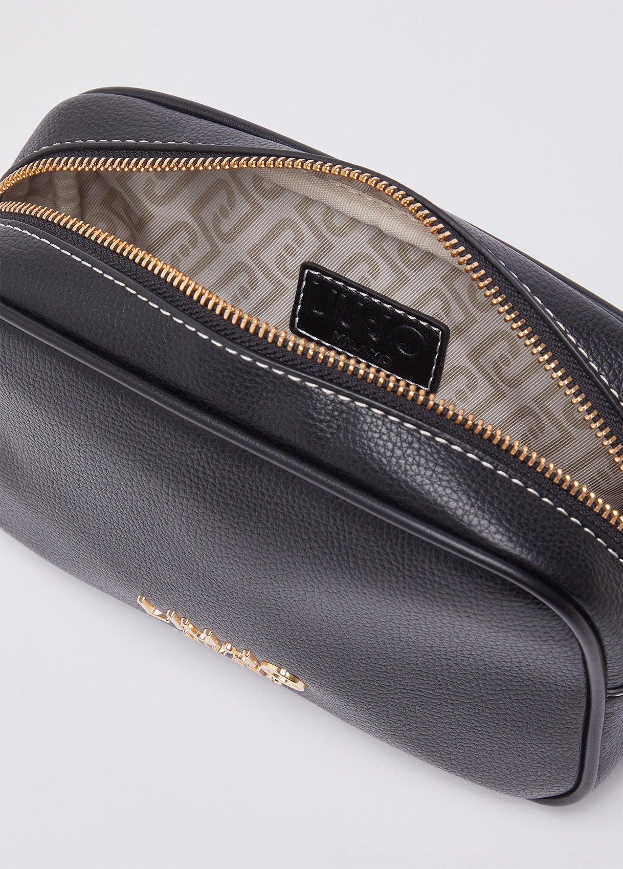 AA6137E101222222T.U.-black