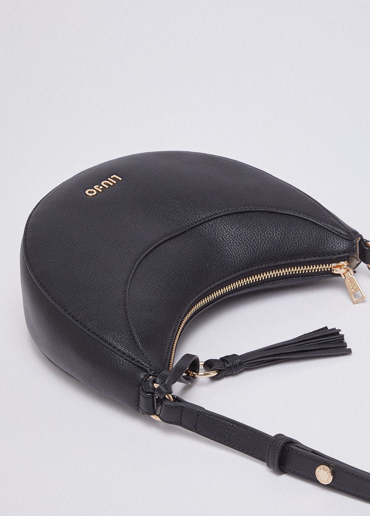 AA6186E101222222T.U.-black