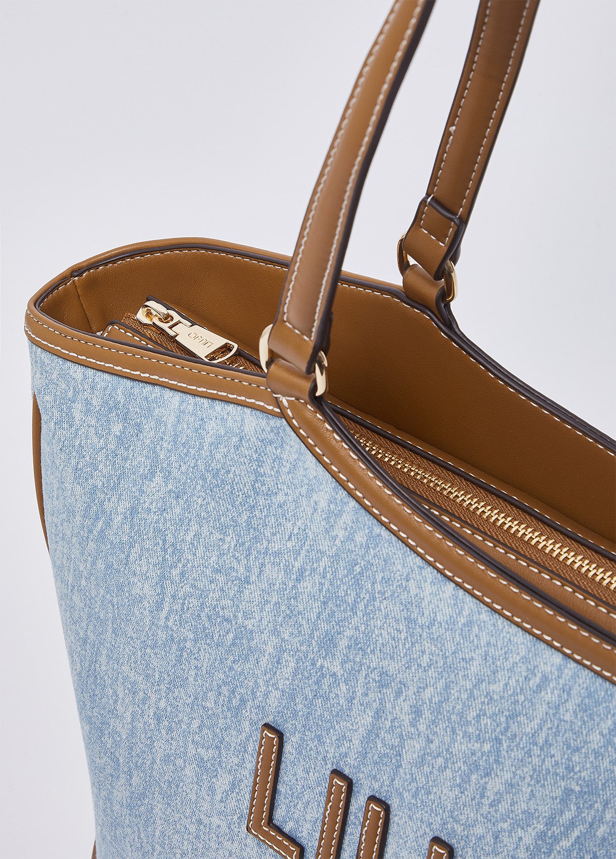 AA6208T377A74015T.U.-light denim