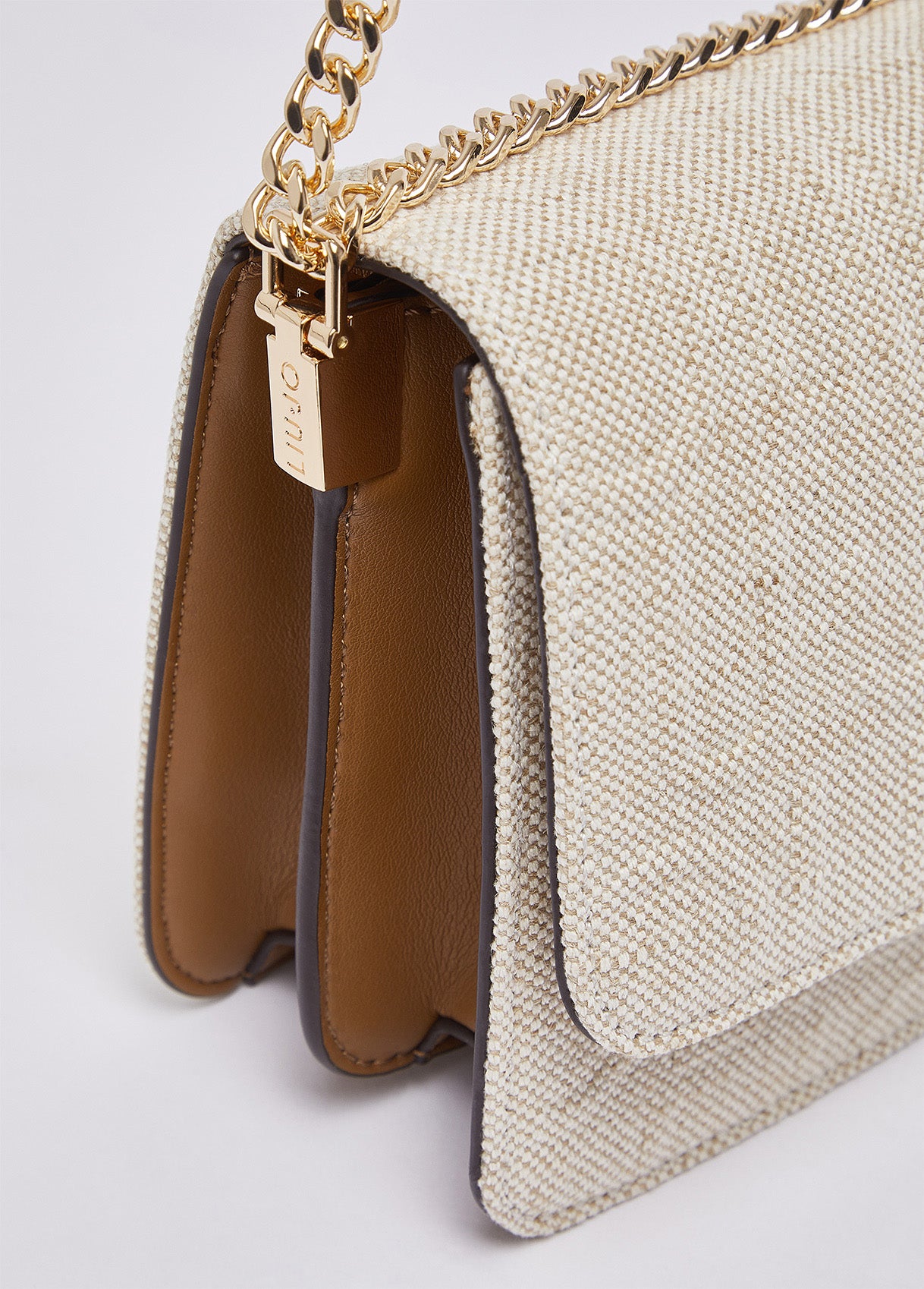 AA6210T381A00005T.U.-beige