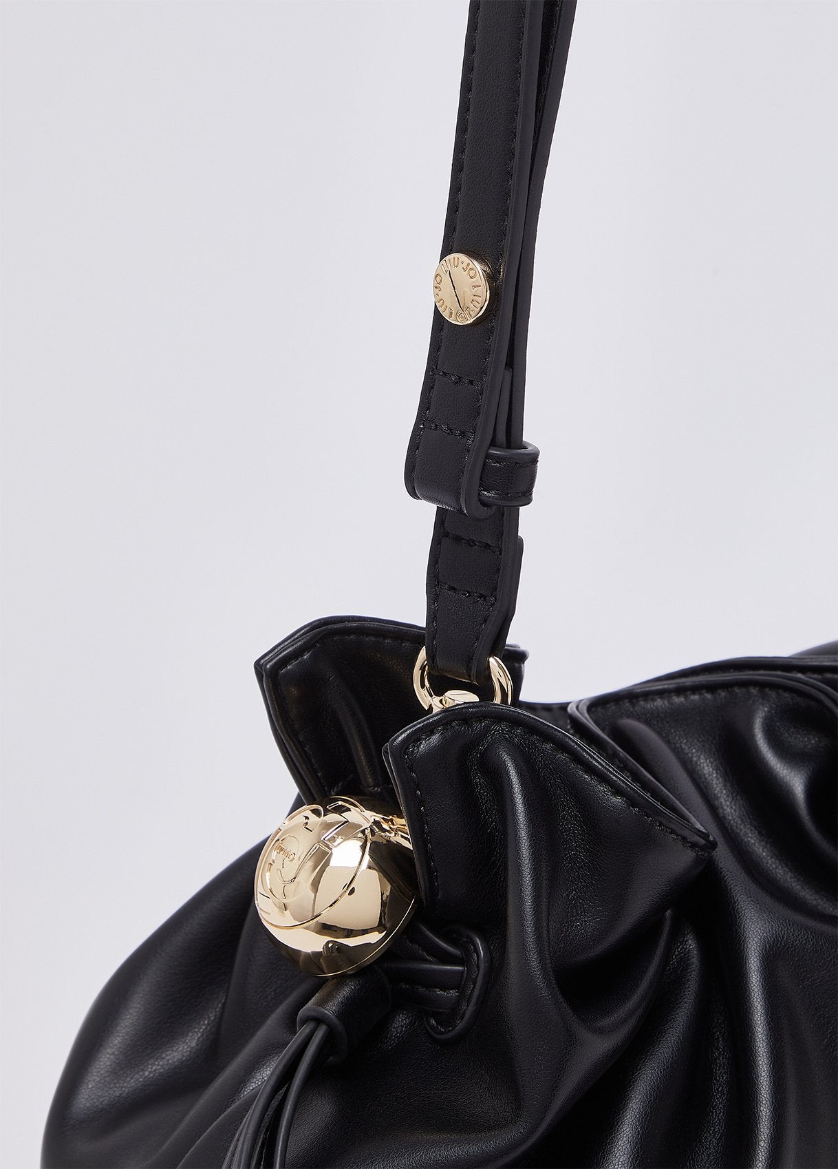 AF6096E106522222T.U.-black