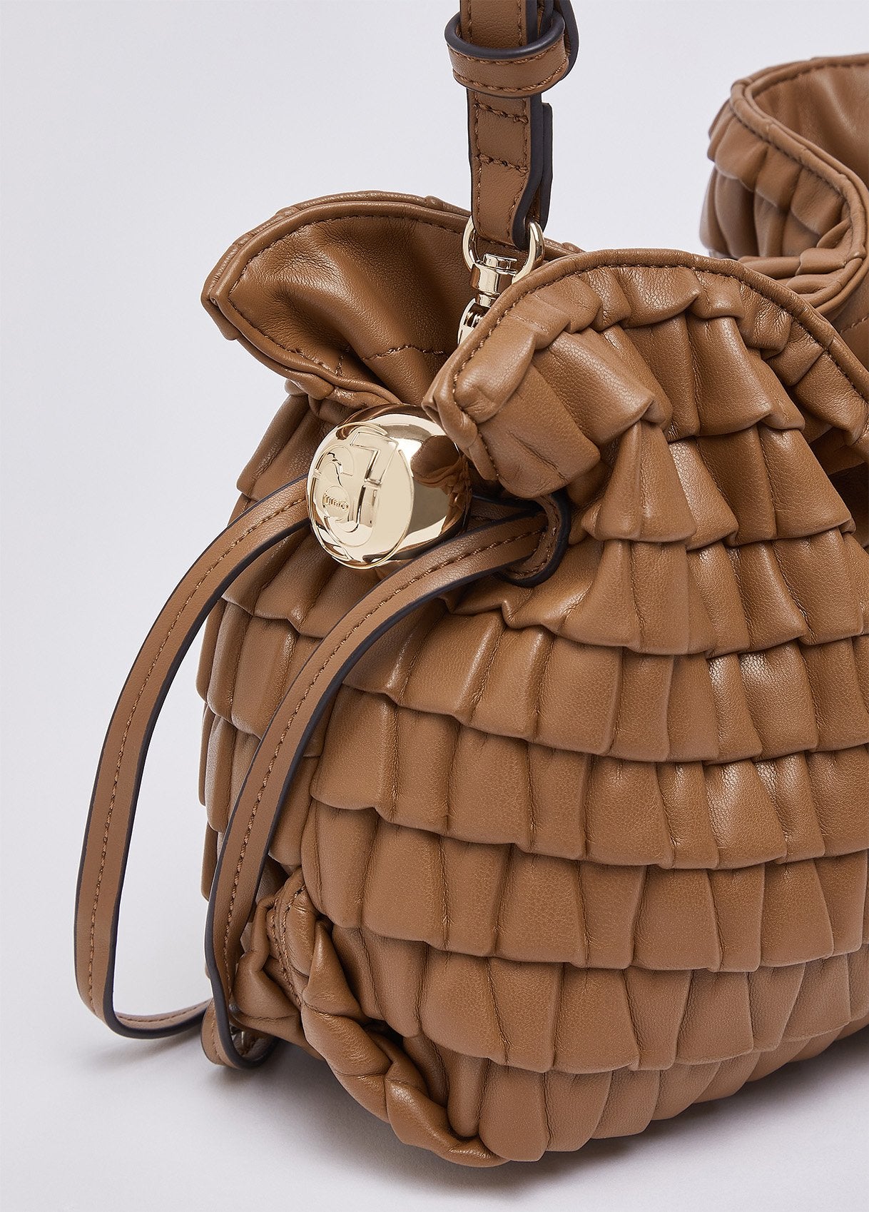 AF6099E116981140T.U.-beige
